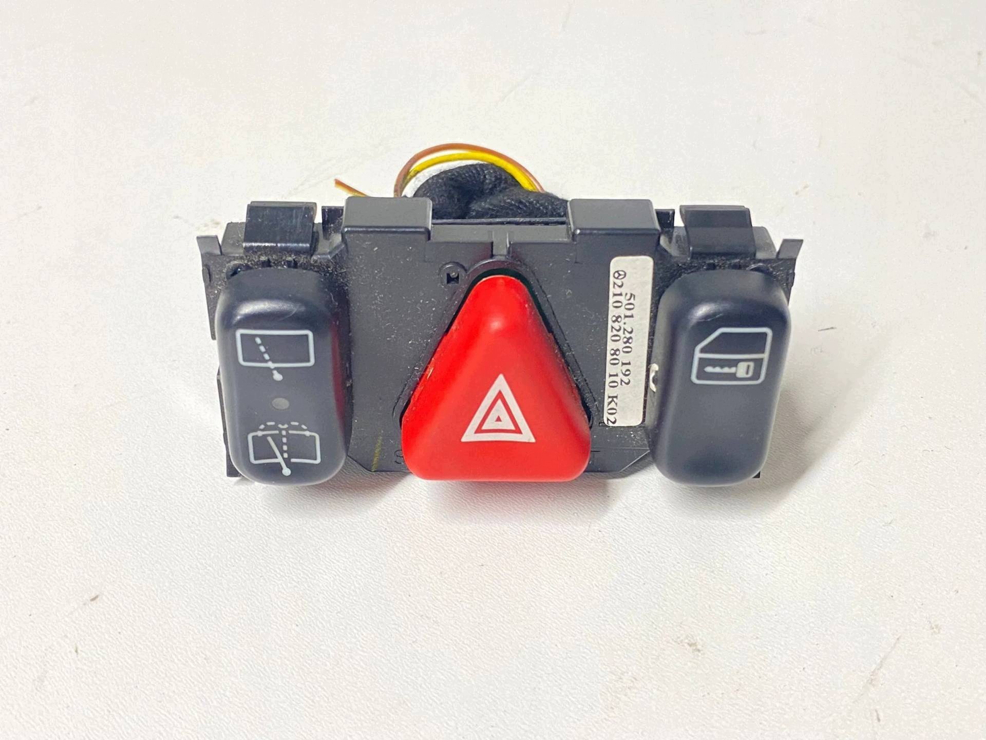Schalter Leuchten des warnblickschalters Mercedes-Benz E W210 facelift S210 2002