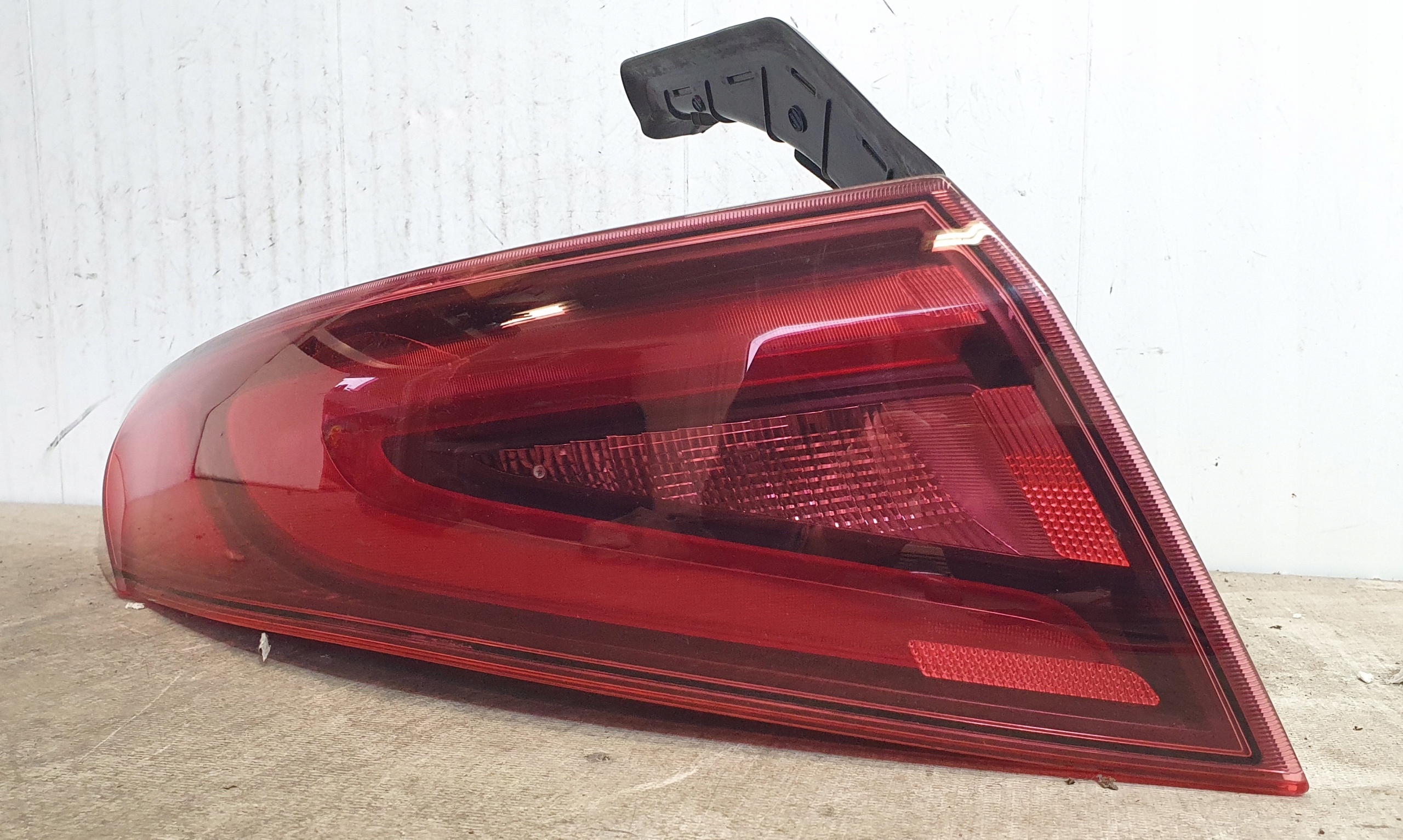 ALFA ROMEO GIULIA LAMPA TYŁ LEWA LED EUROPA ORYGINAŁ Typ samochodu Samochody osobowe