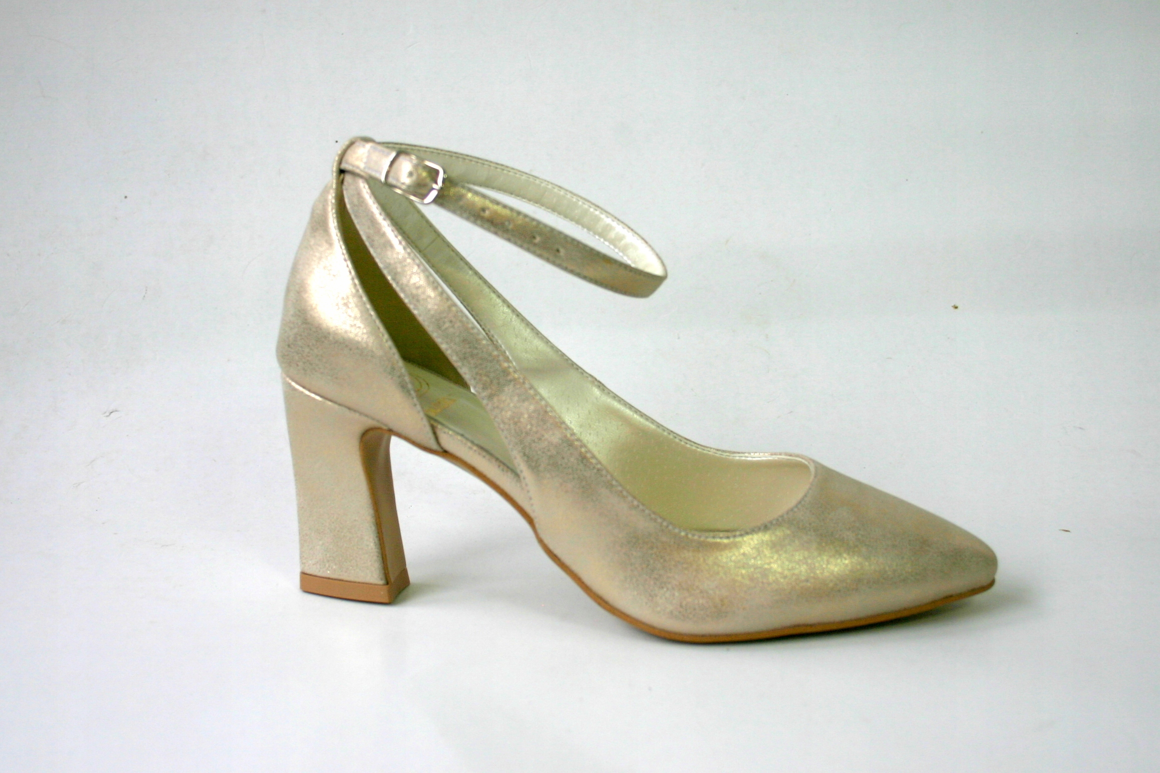 Boty za opaskem nízké zlaté módní podpatek kolík špendlík 40