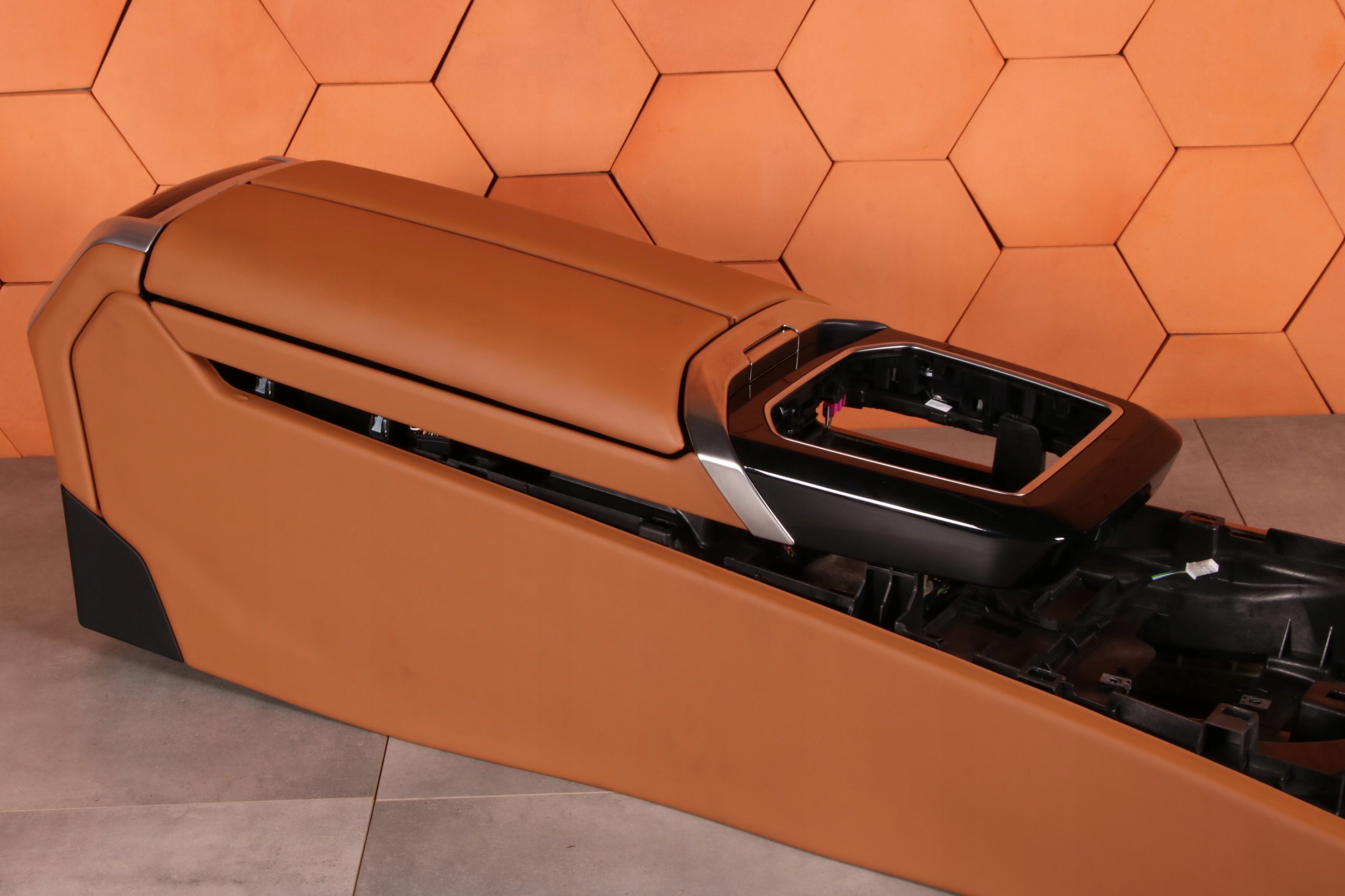 BMW 7 G70 TUNEL central armrest COGNAC leather VEGANZA 5A2C0F7