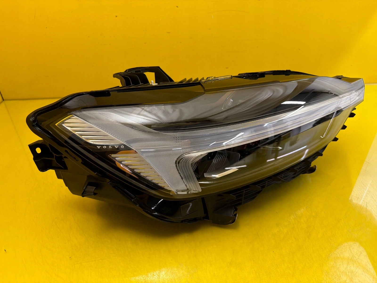 light right Volvo XC60 II Lift 20- Full Led 32337387