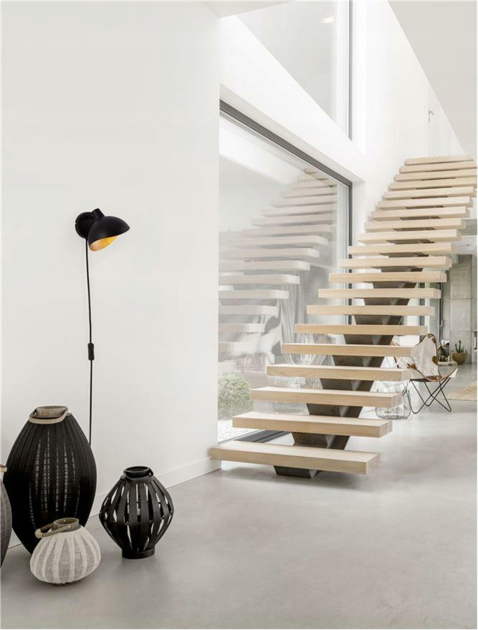 Nova Luce nástěnné svítidlo Geeti matná černá a zlatý kov E14 1x5W 230V IP2