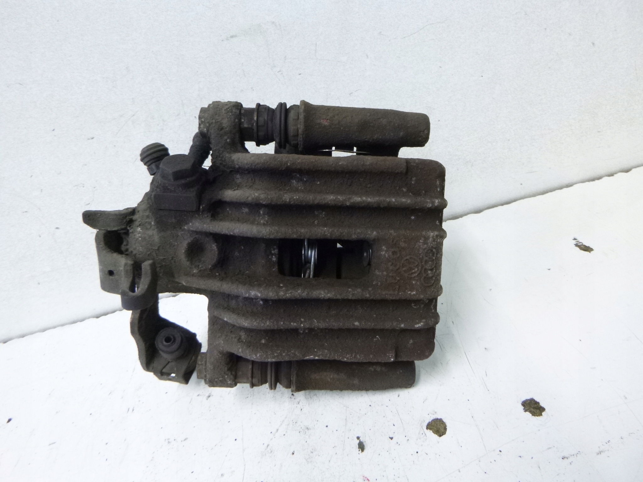 caliper brake rear part Volkswagen Golf IV 1.4 97r.