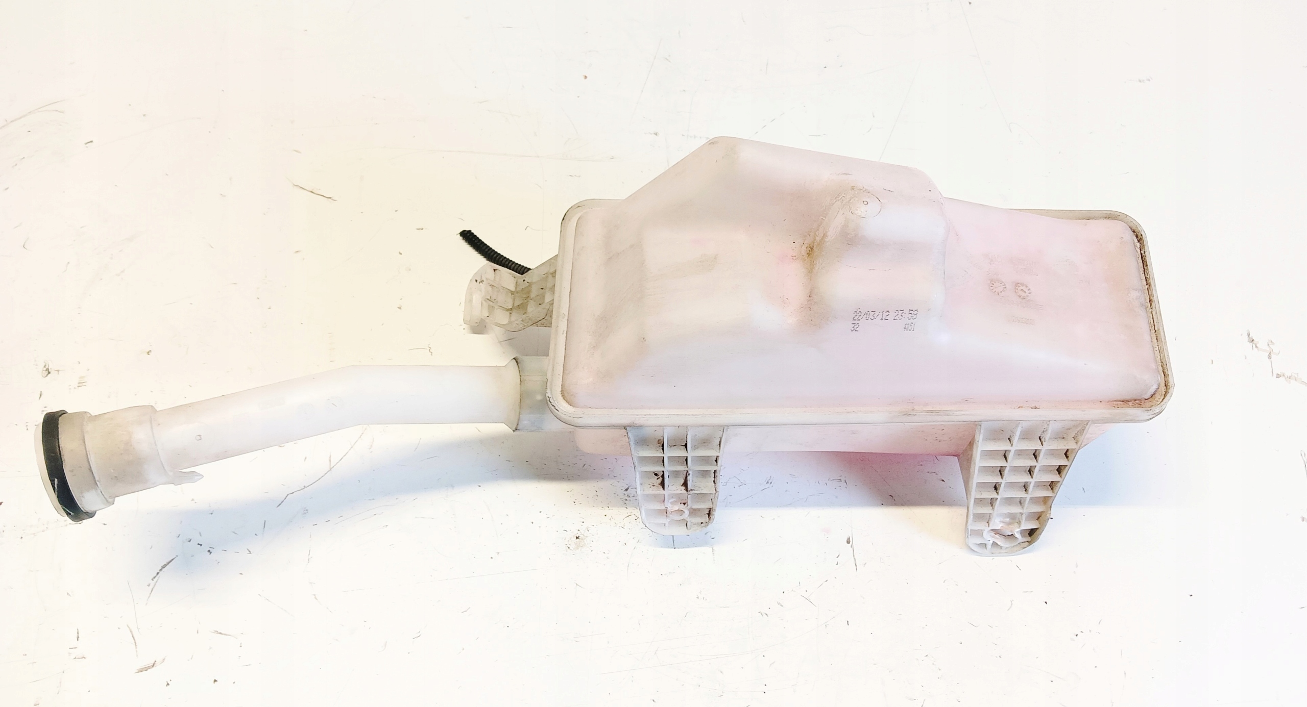 washer fluid tank opel Meriva b 13250456