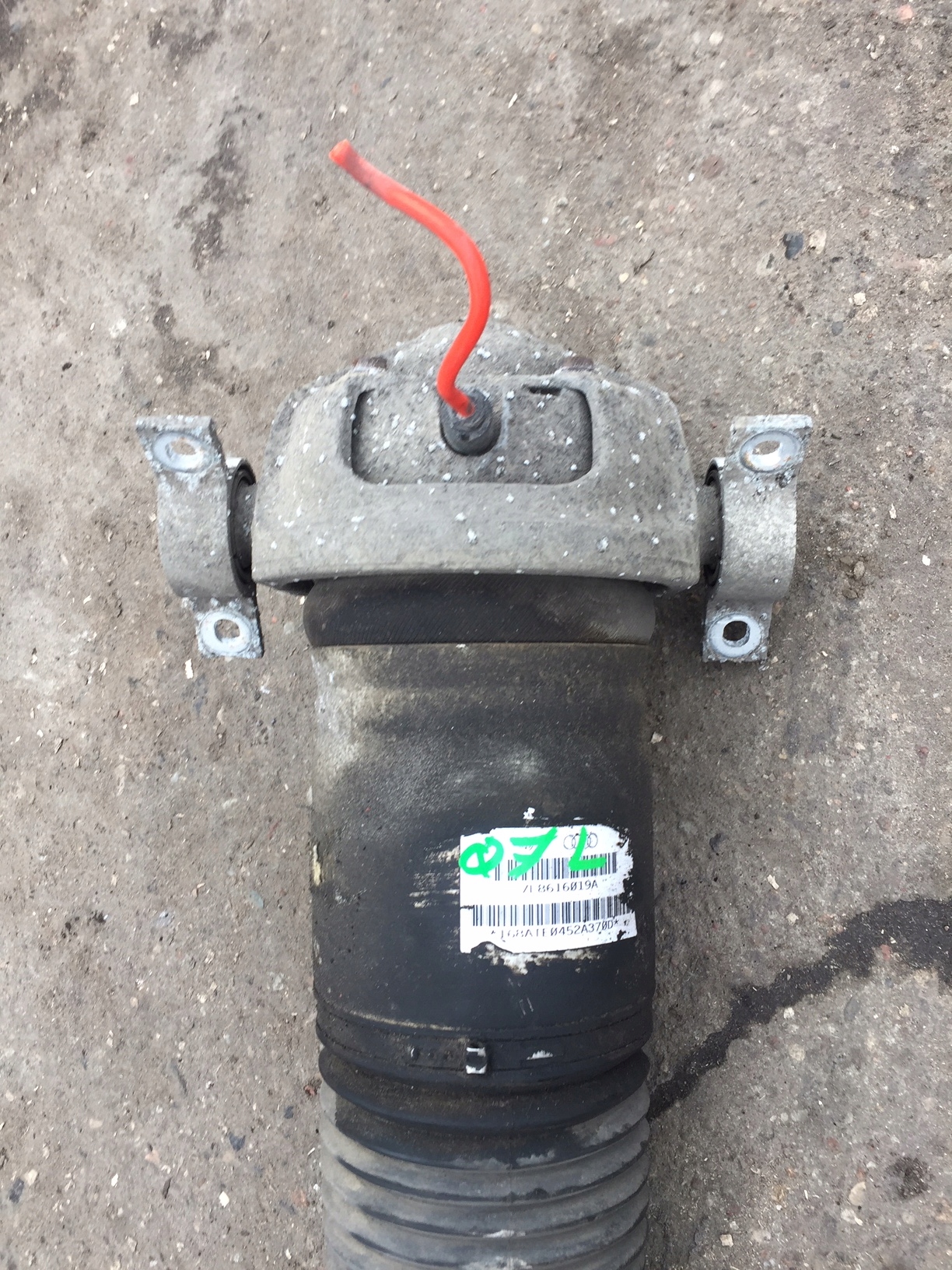AUDI Q7 4L shock absorber PNEUMATYCZNY left rear part