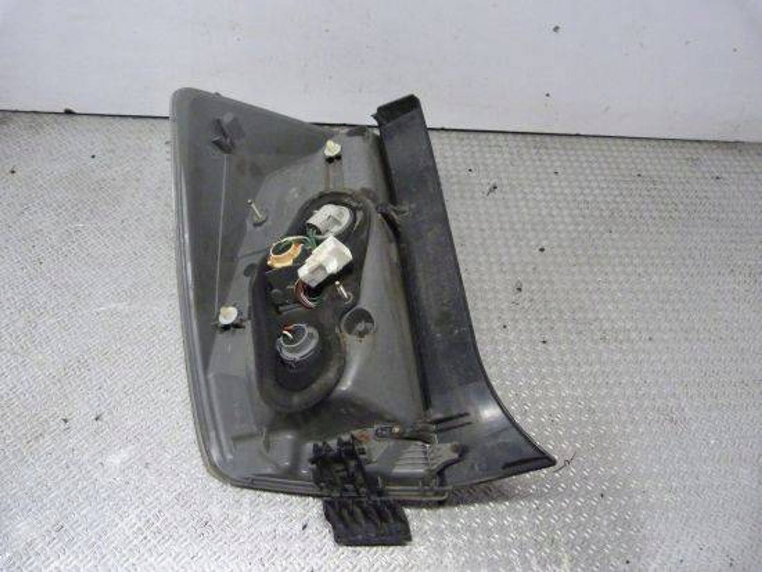 Toyota Prius XW30 2012 Lampa tył tylna prawa Producent części Toyota OE