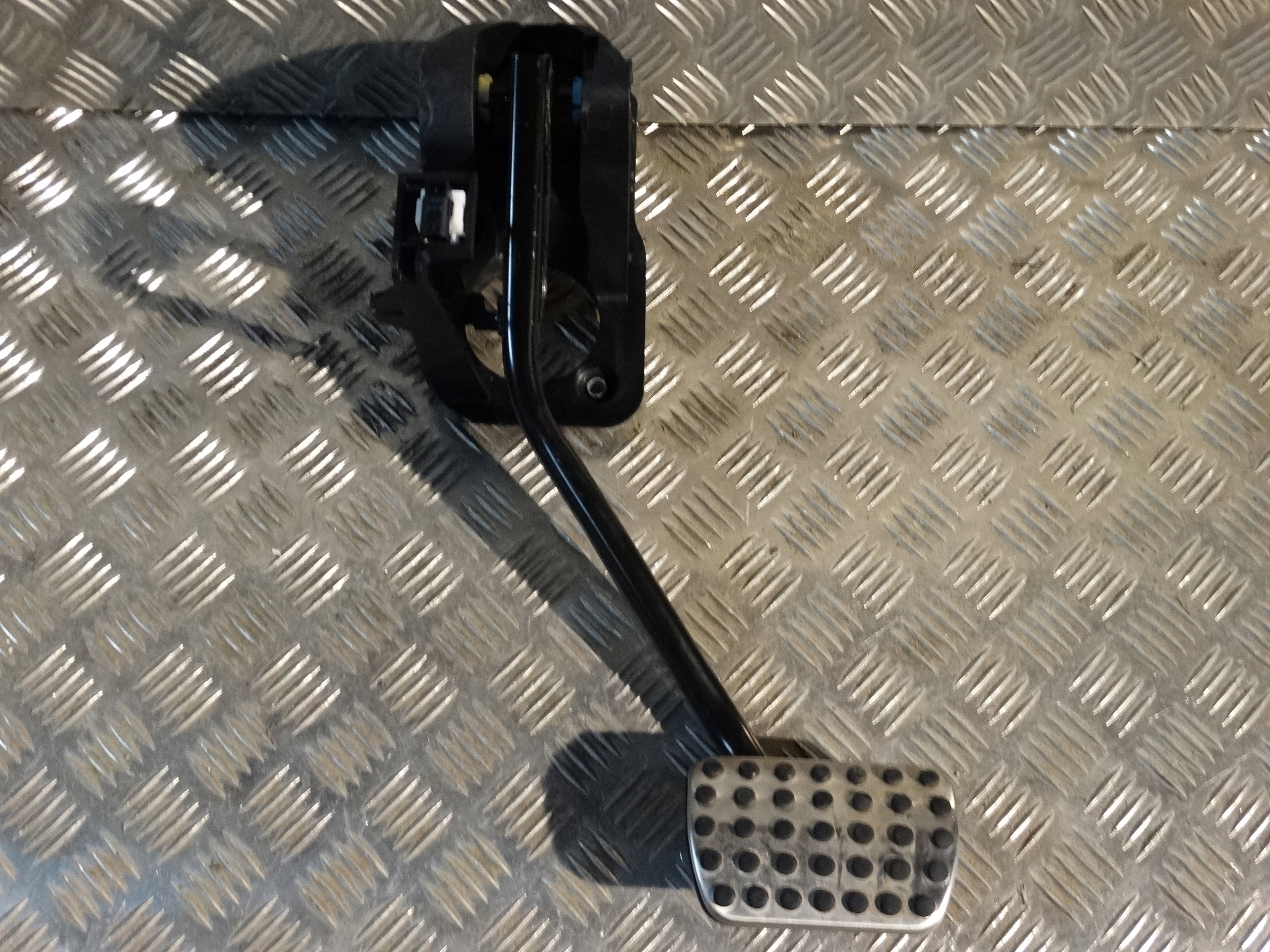 IDEALNY PEDAL BREMSE MERCEDES W167 1