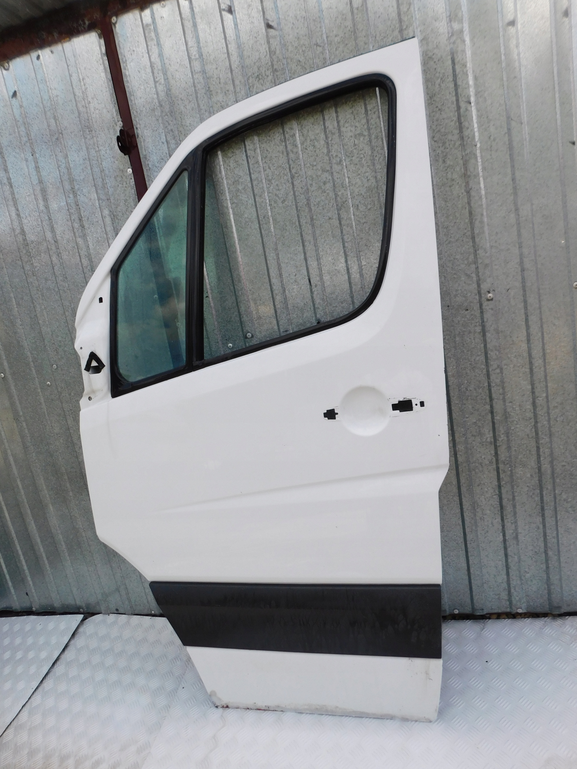 Mercedes Sprinter 906 VW Crafter door left driver´s front 06-17r biale