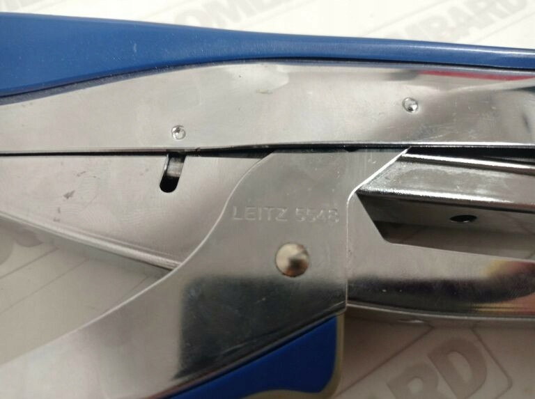 ZSZYWACZ LEITZ METALOWY NIEBIESKI ORYGINALNY Kolor Odcienie niebieskiego