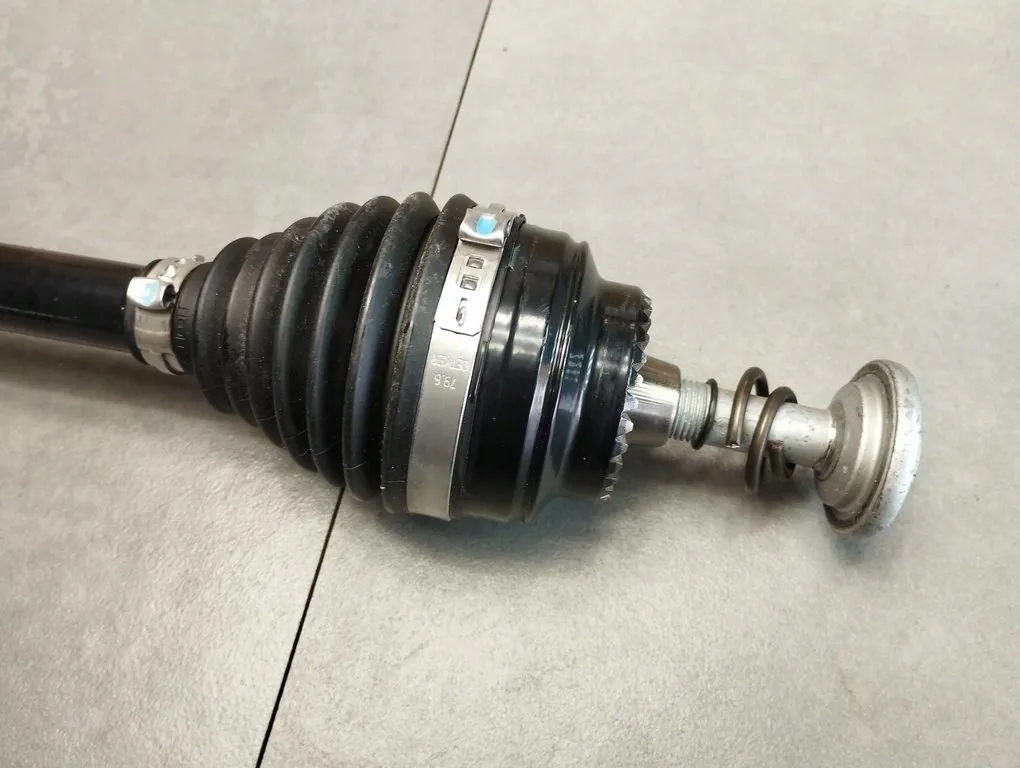 BMW X1 F48 semi-axis rear part 7646867