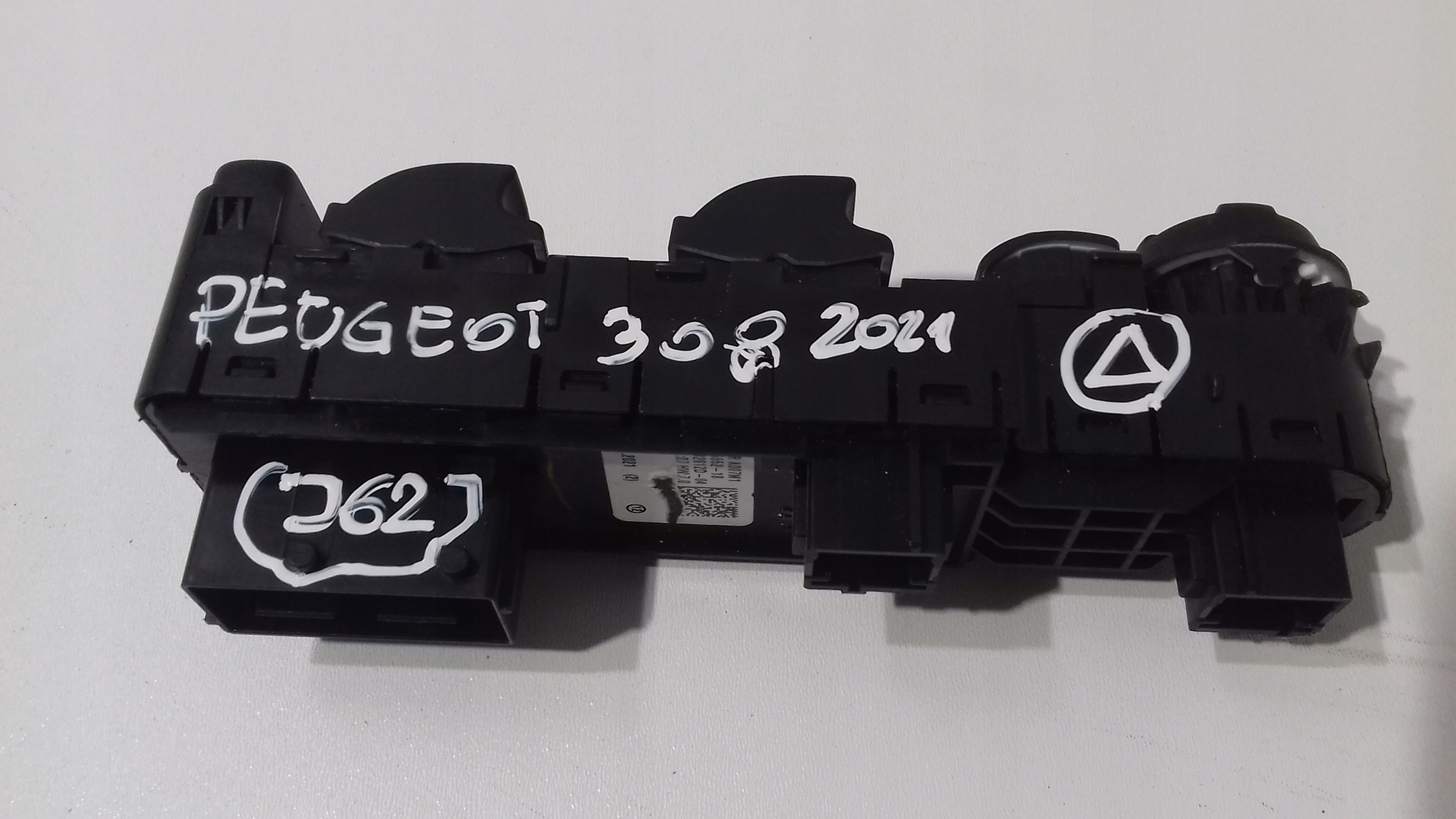 PANEL okna levý předek PEUGEOT 308 96788281ZD-04