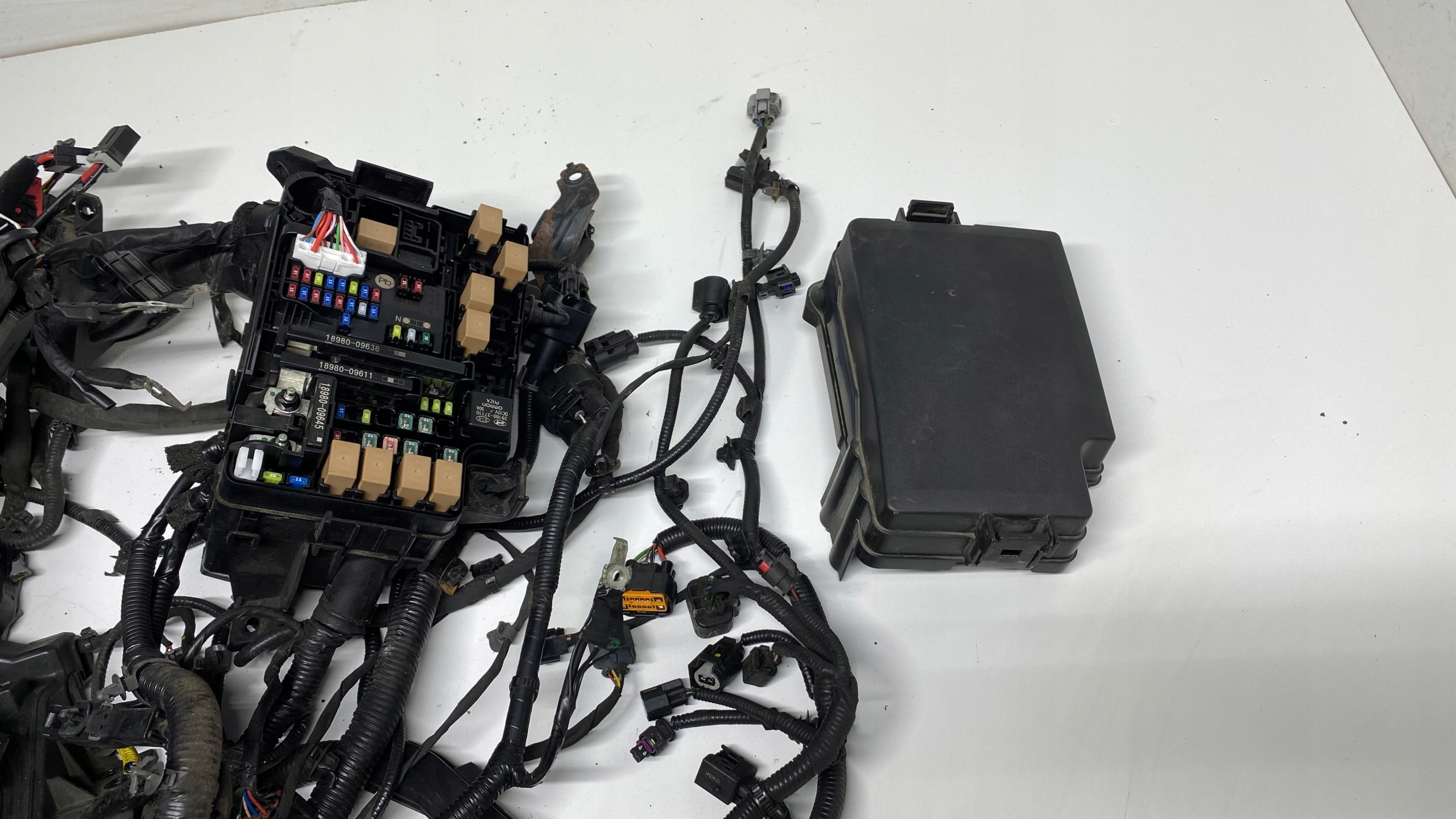 KIA CEED III 1.6 CERI D4FE PUSZKA BBUDOWA BEZPIECZNIKÓW INSTALACJA 17-24 Typ samochodu Samochody osobowe