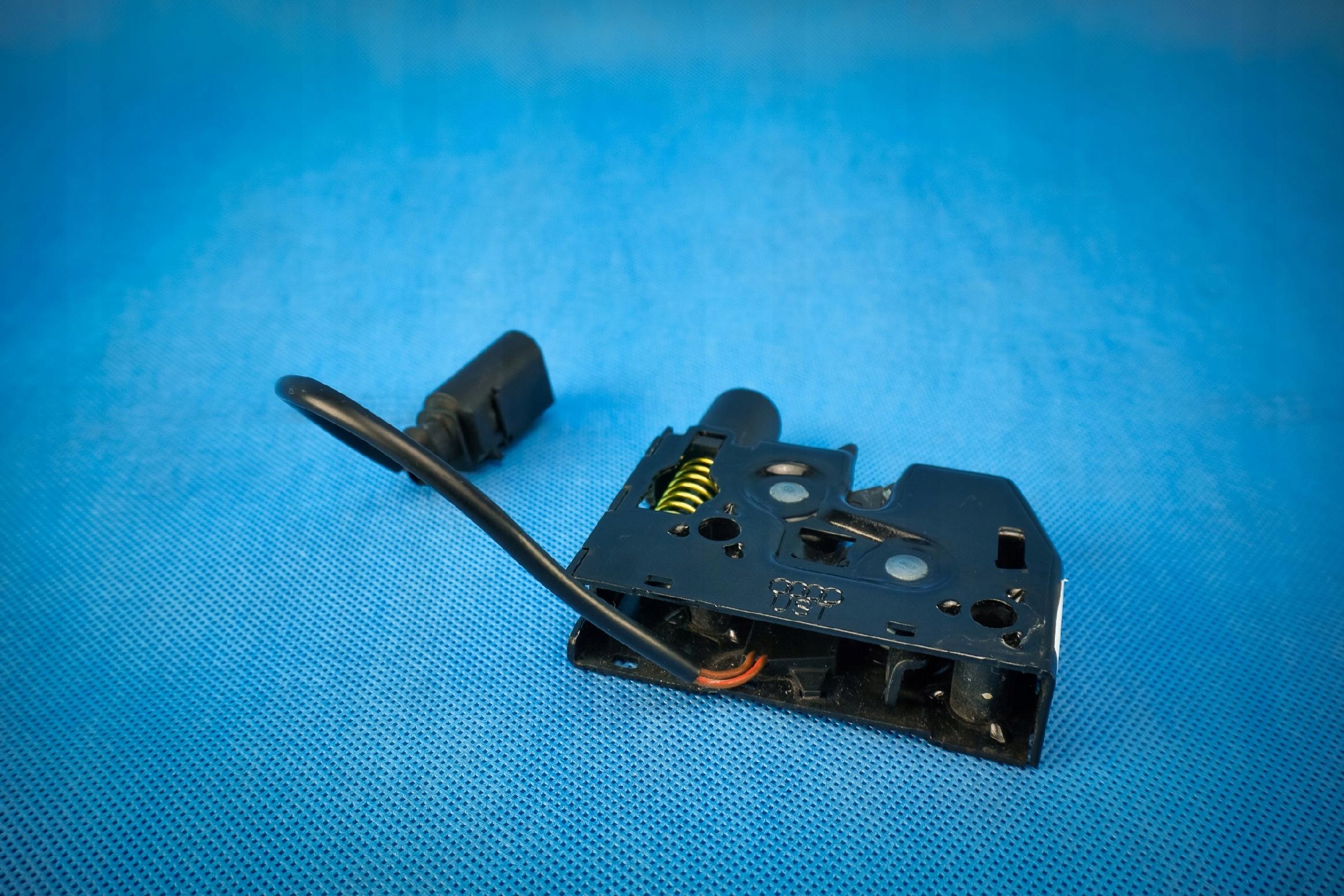 bonnet latch lock left right Audi A8 S8 4H 4H0823509C