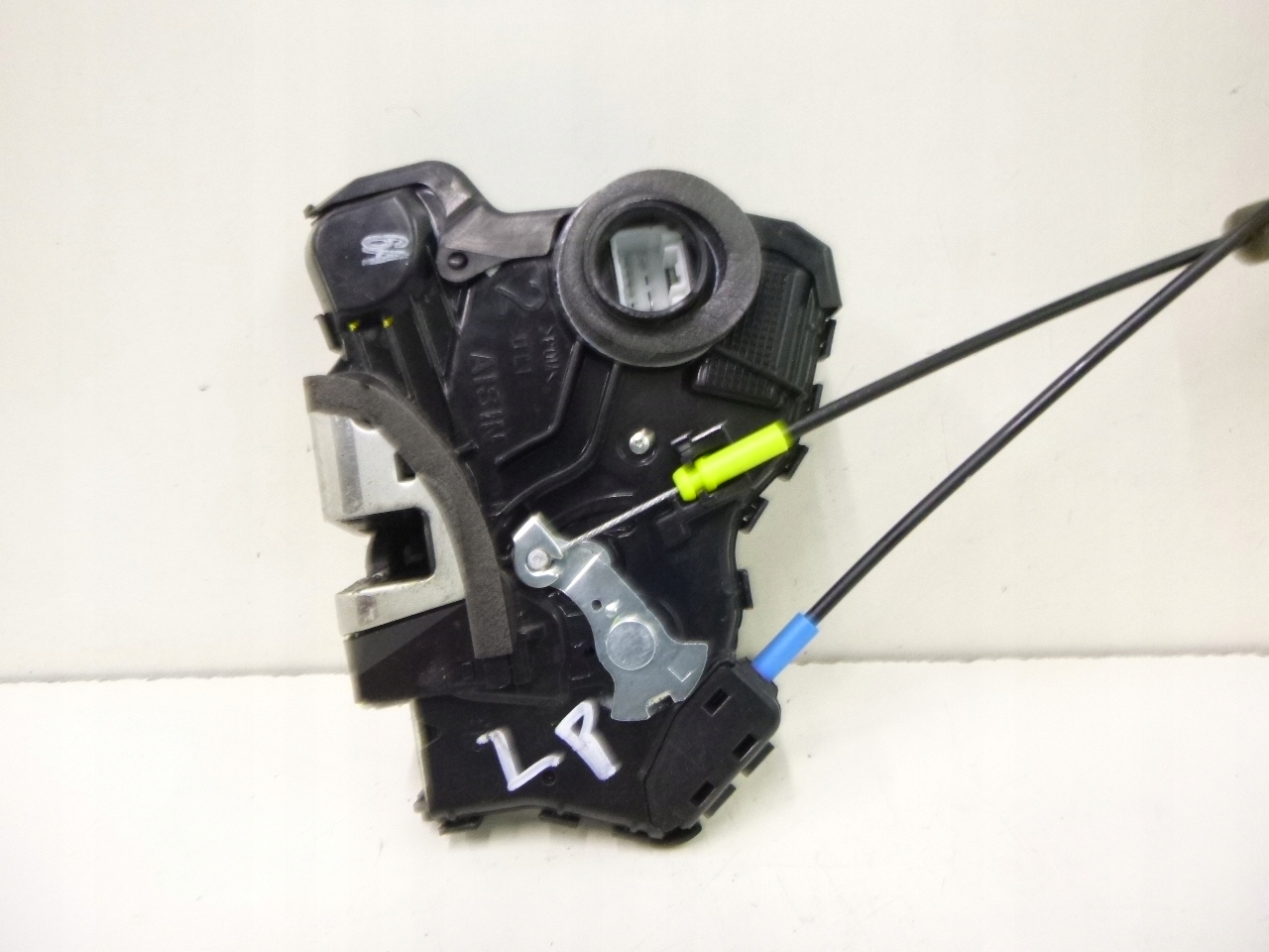 lock door front left Toyota Avensis III T270