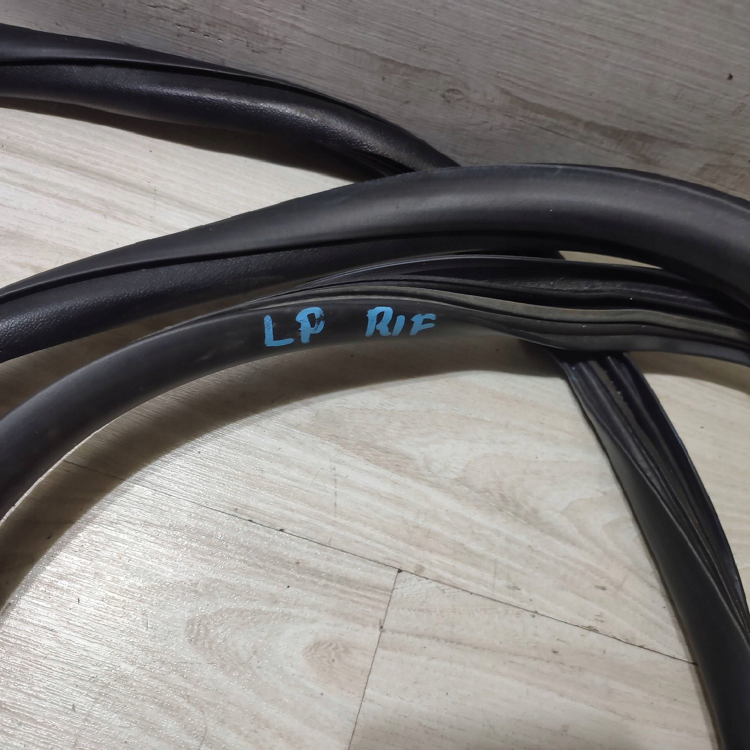 gasket door przednich front left Peugeot Rifter