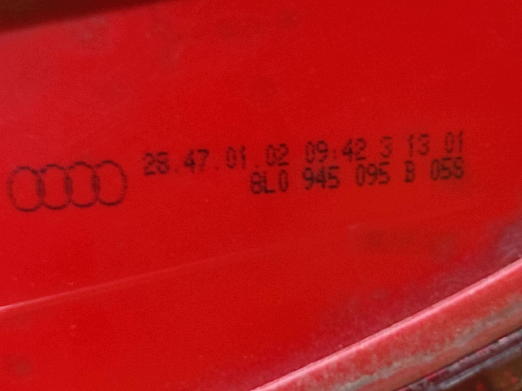 AUDI A3 8L light left rear part 8L0945095