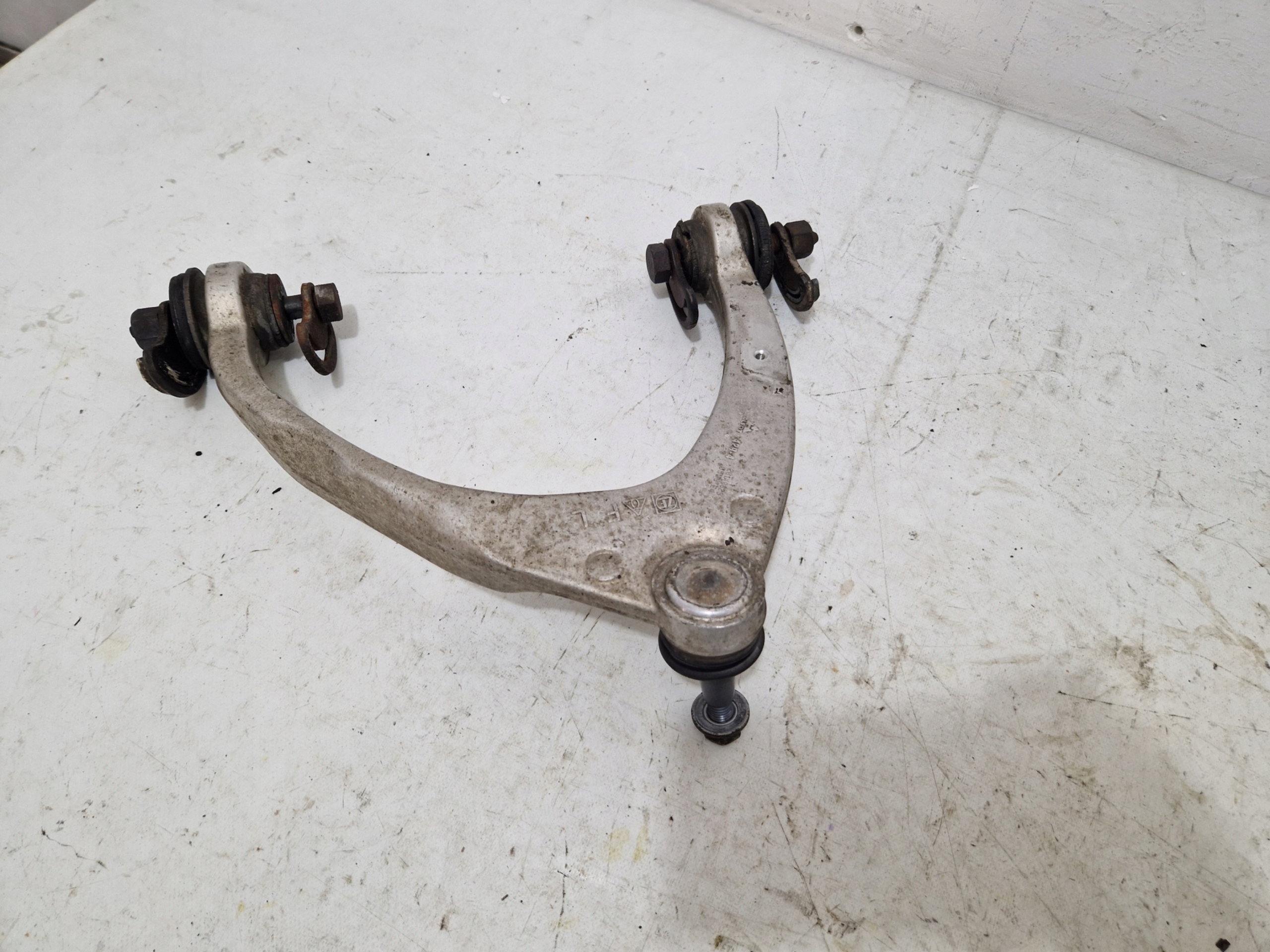 CADILLAC ESCALADE IV 15- 6.2 V8 arm upper left front front 23125968