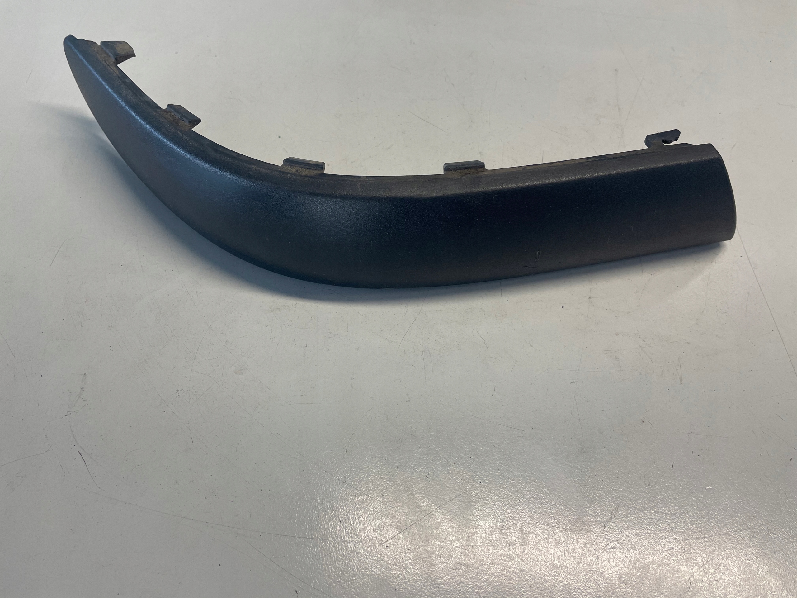 MERCEDES W168 LISTWA ZDERZAKA LEWY TYŁ