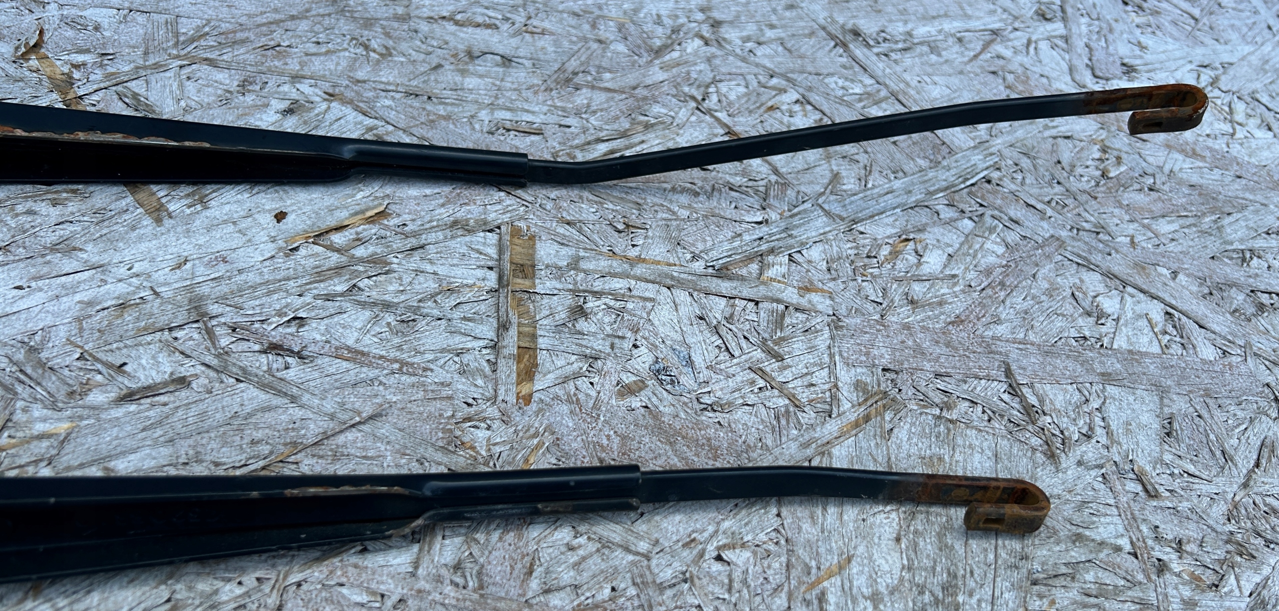 wiper arms front right + left NISSAN LEAF and ZE0 10- PARA