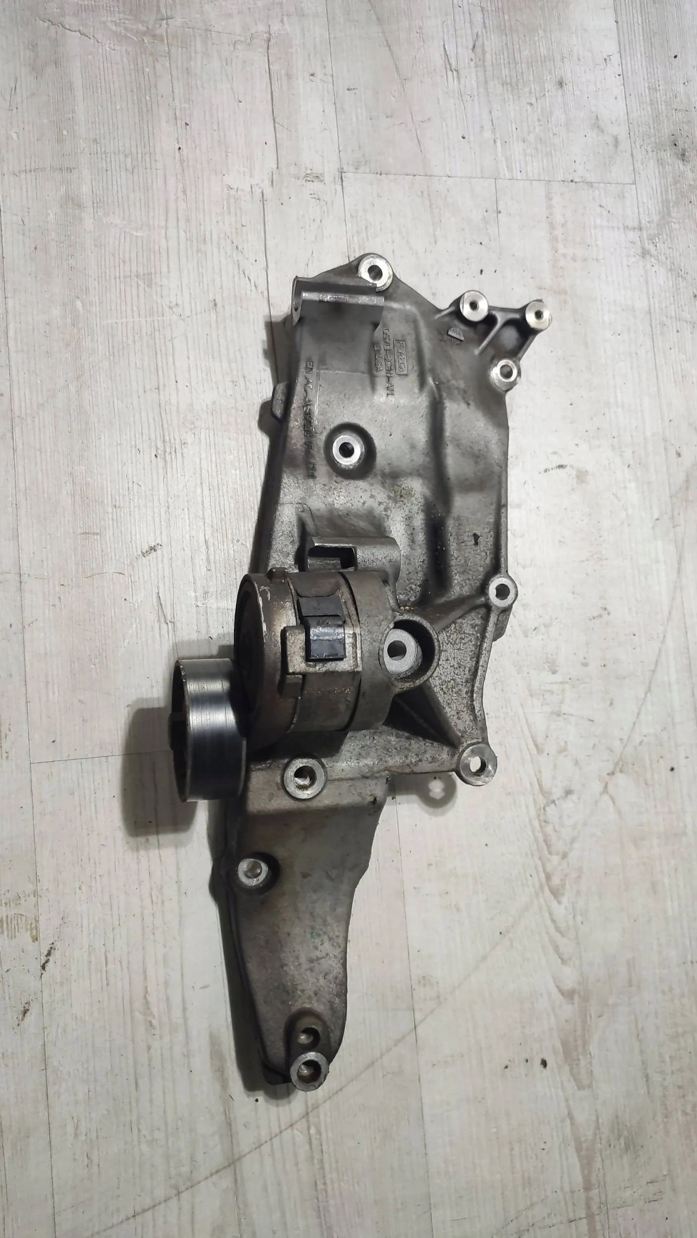 Ford Mondeo MK5 16r 2.0TDCi Halter alternatora