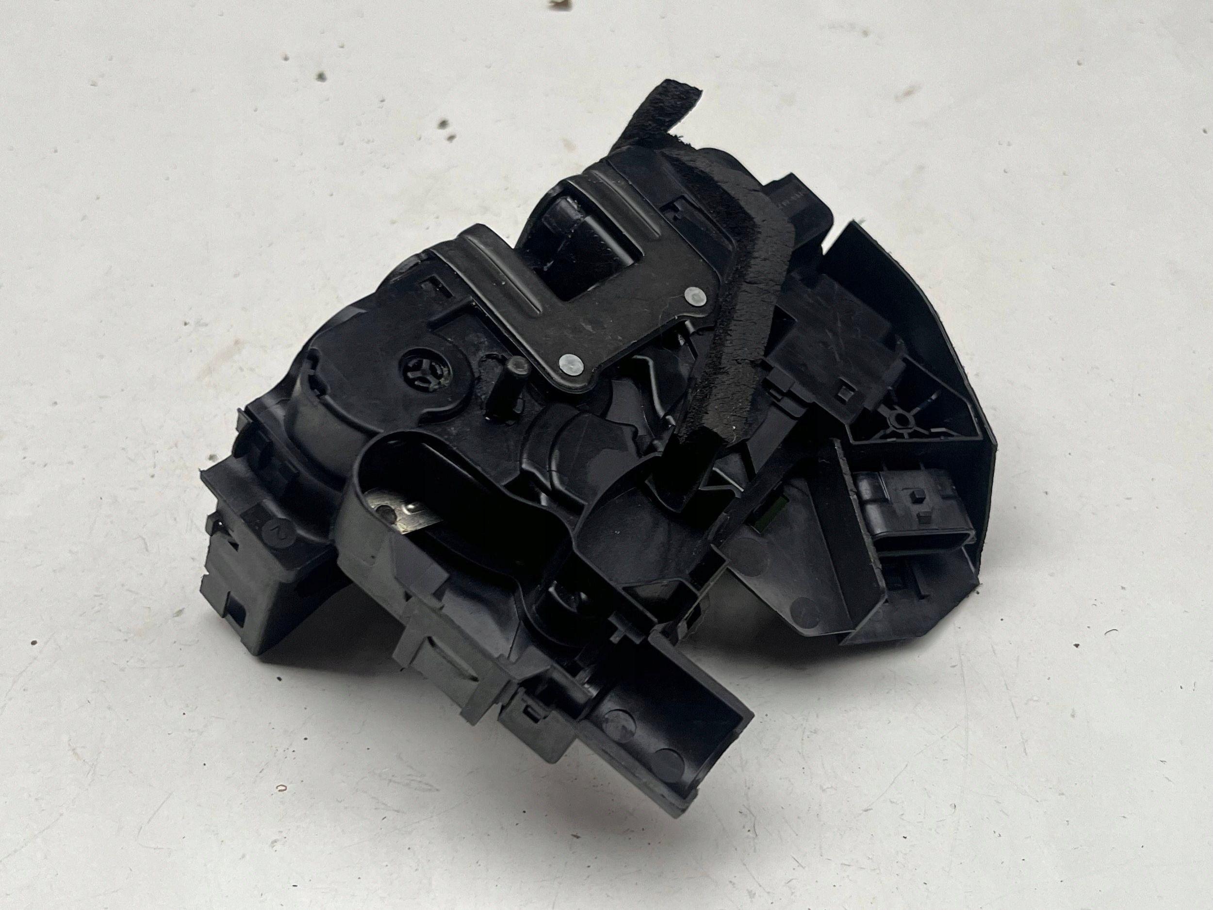 RENAULT MEGANE IV lock door left rear part 825037601R @M