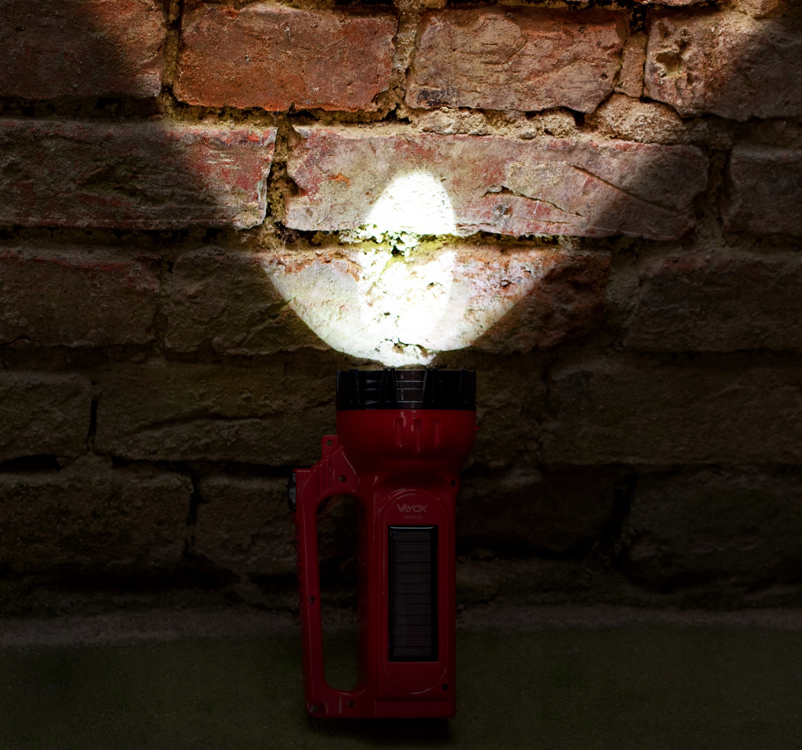 LATARKA LED SOLARNA SZPERACZ AKUMULATOROWA 230V ZE ŚWIATŁEM BOCZNYM VAYOX Kod producenta Latarka ładowana z sieci 230V + solar