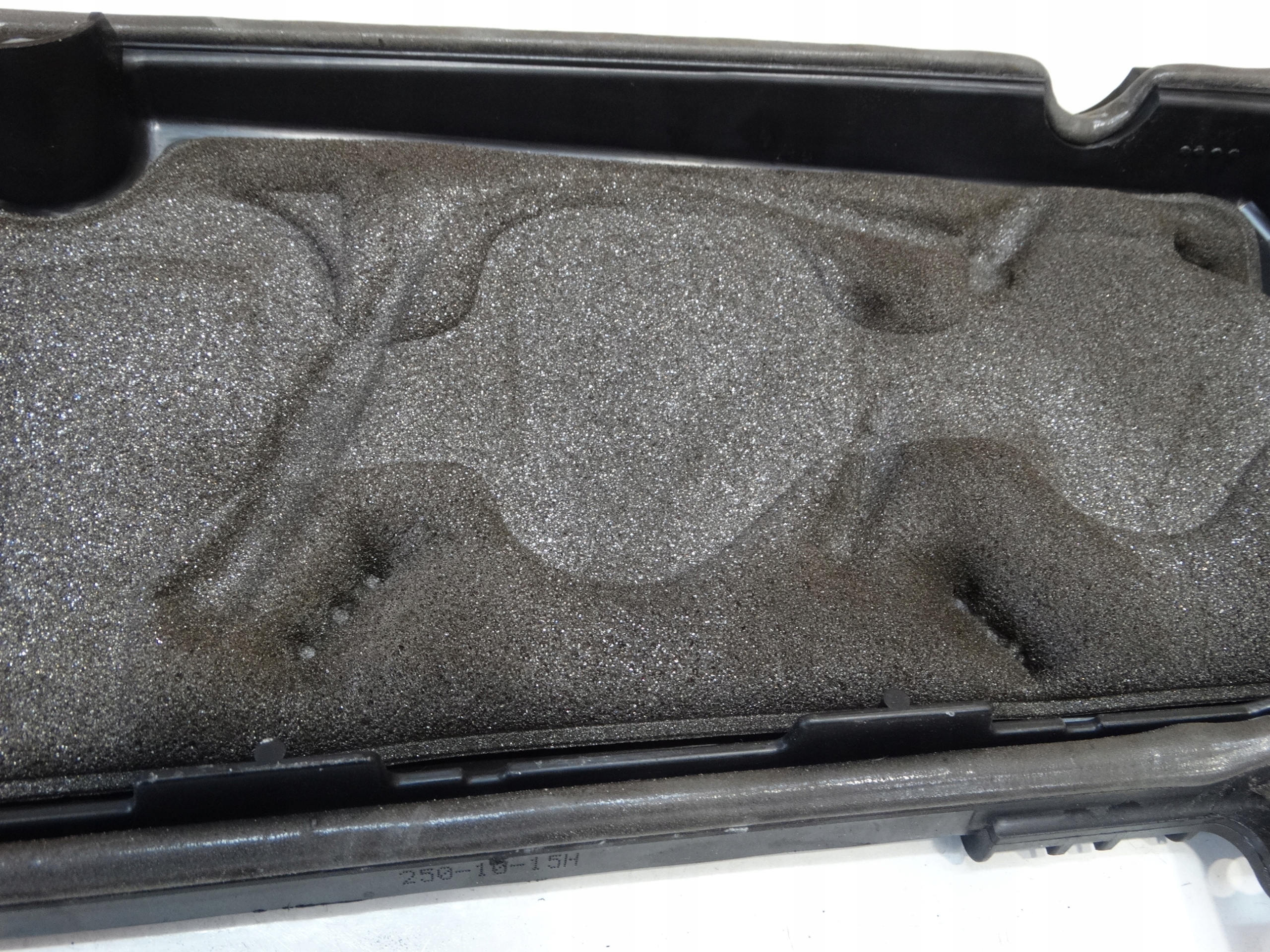 Abdeckung der Ventile RENAULT SCENIC III 2.0 DCI 09-13R. 8200805844