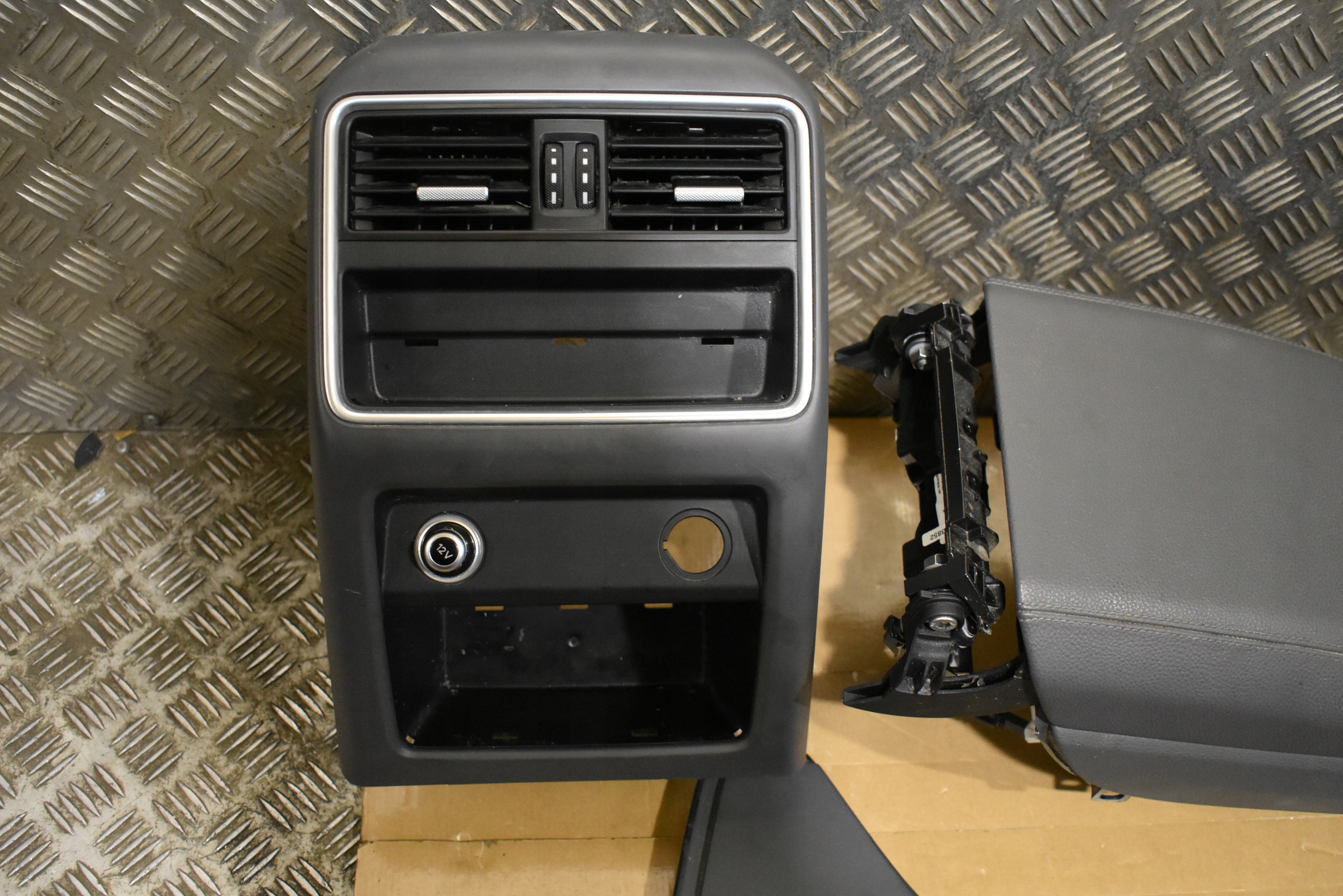 IDEALNY armrest TUNEL grey PORSCHE CAYENNE 9Y 1