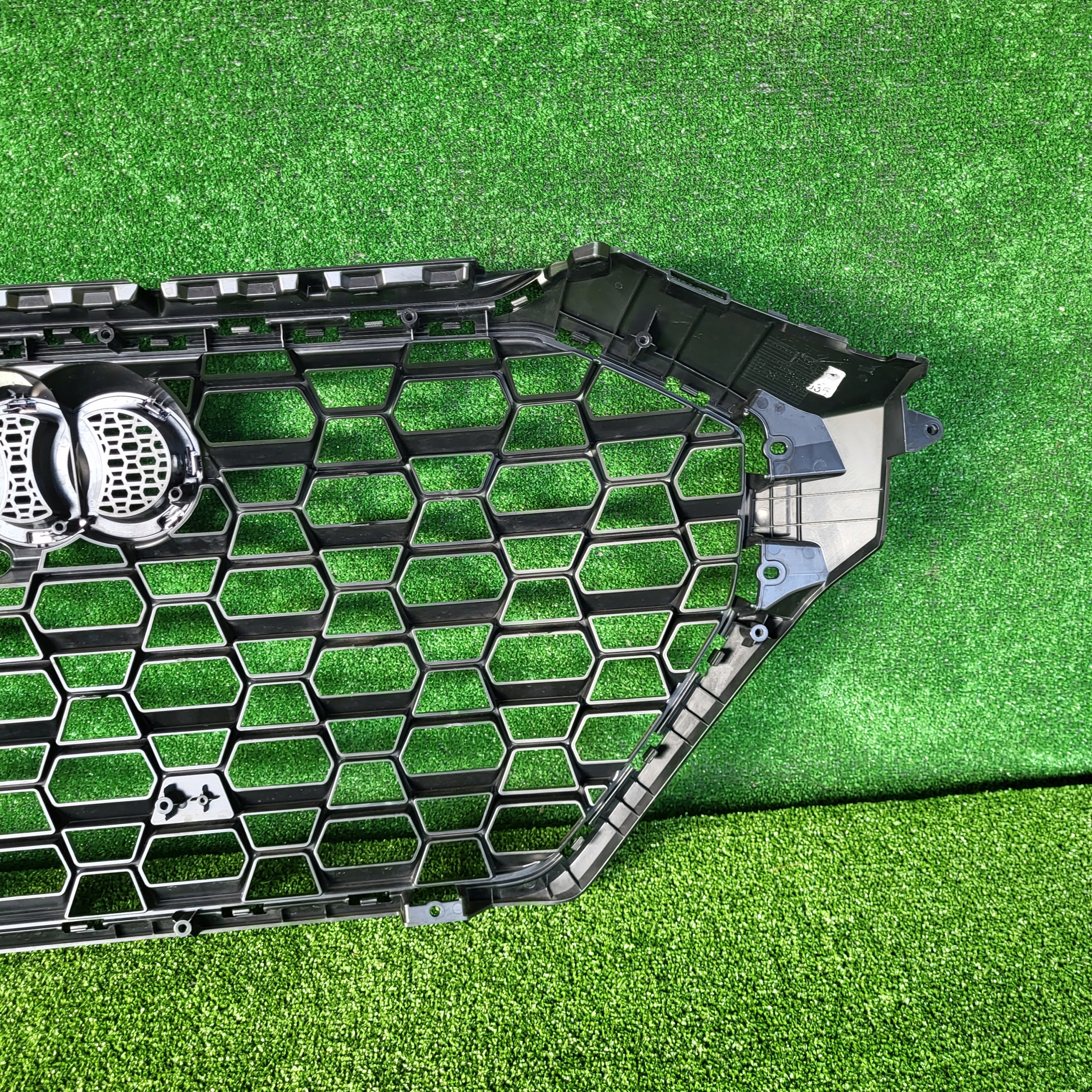 Audi Q3 II 83A RSQ3 SQ3 решетка радиатора 83A857651D состояние