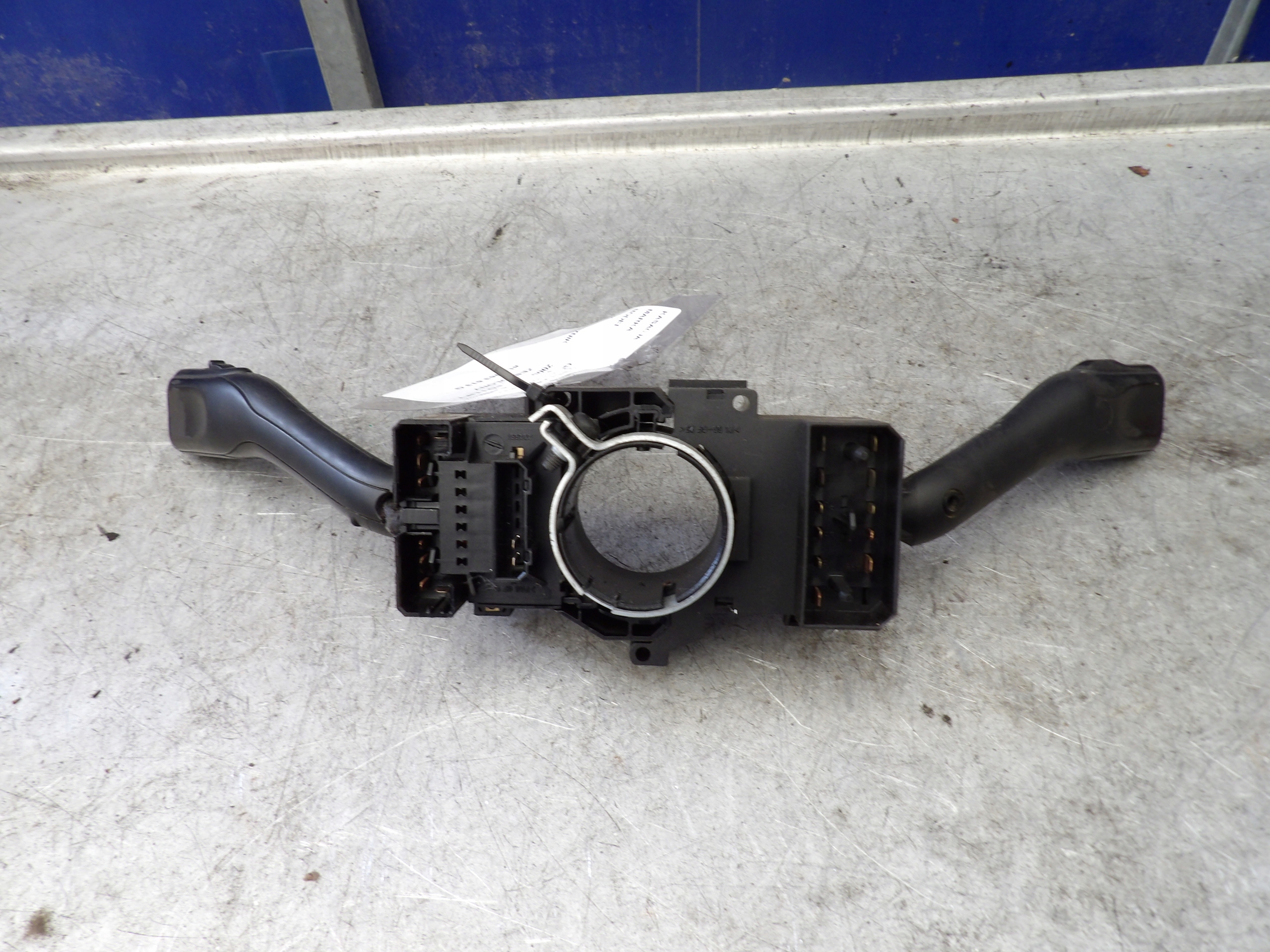 VW Golf IV commande levier commodo sous volant 4B0953503, 8L0953513