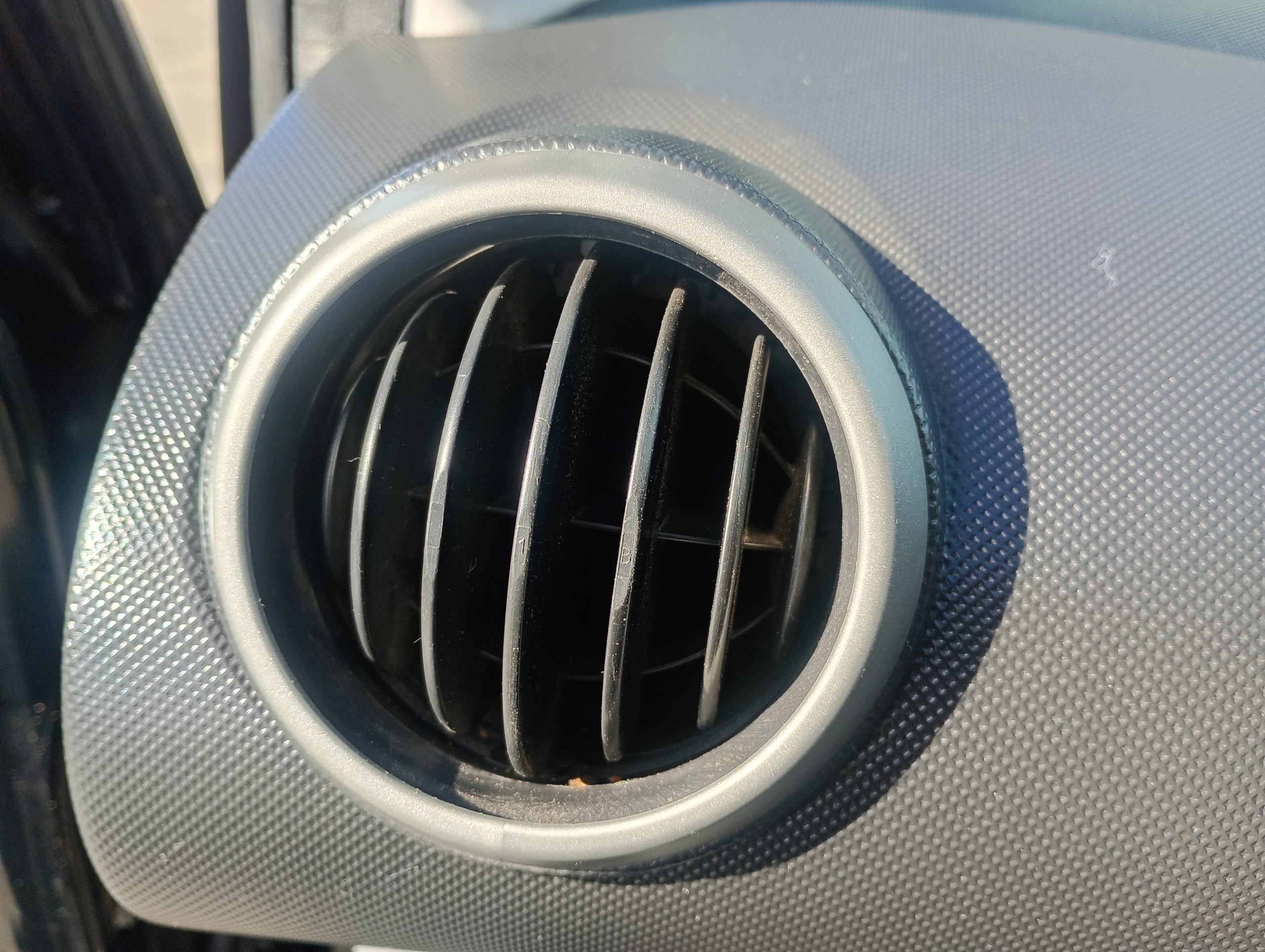 grid air conditioning devices air left driver´s Peugeot 107 FL 08-14