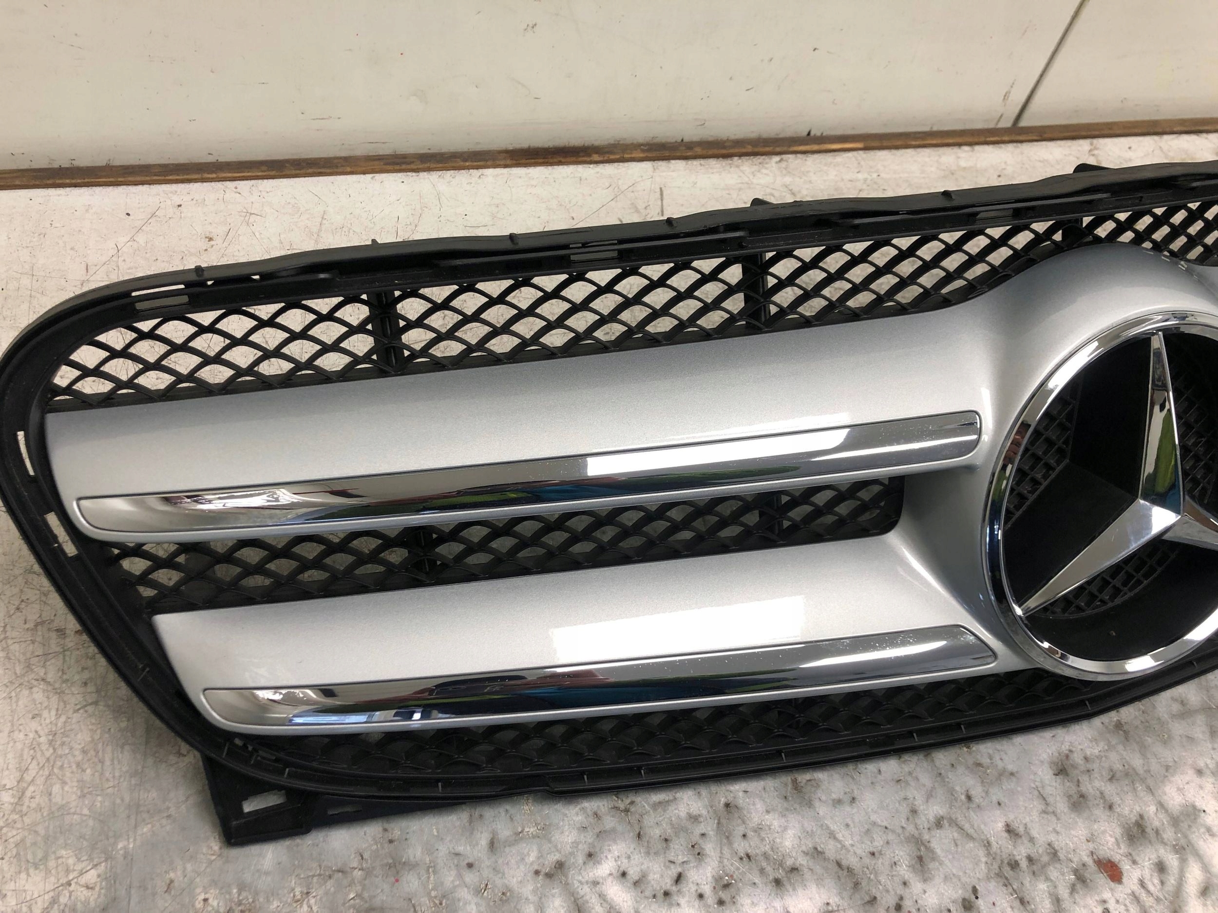 Grill Grill MERCEDES W156 A1568880460