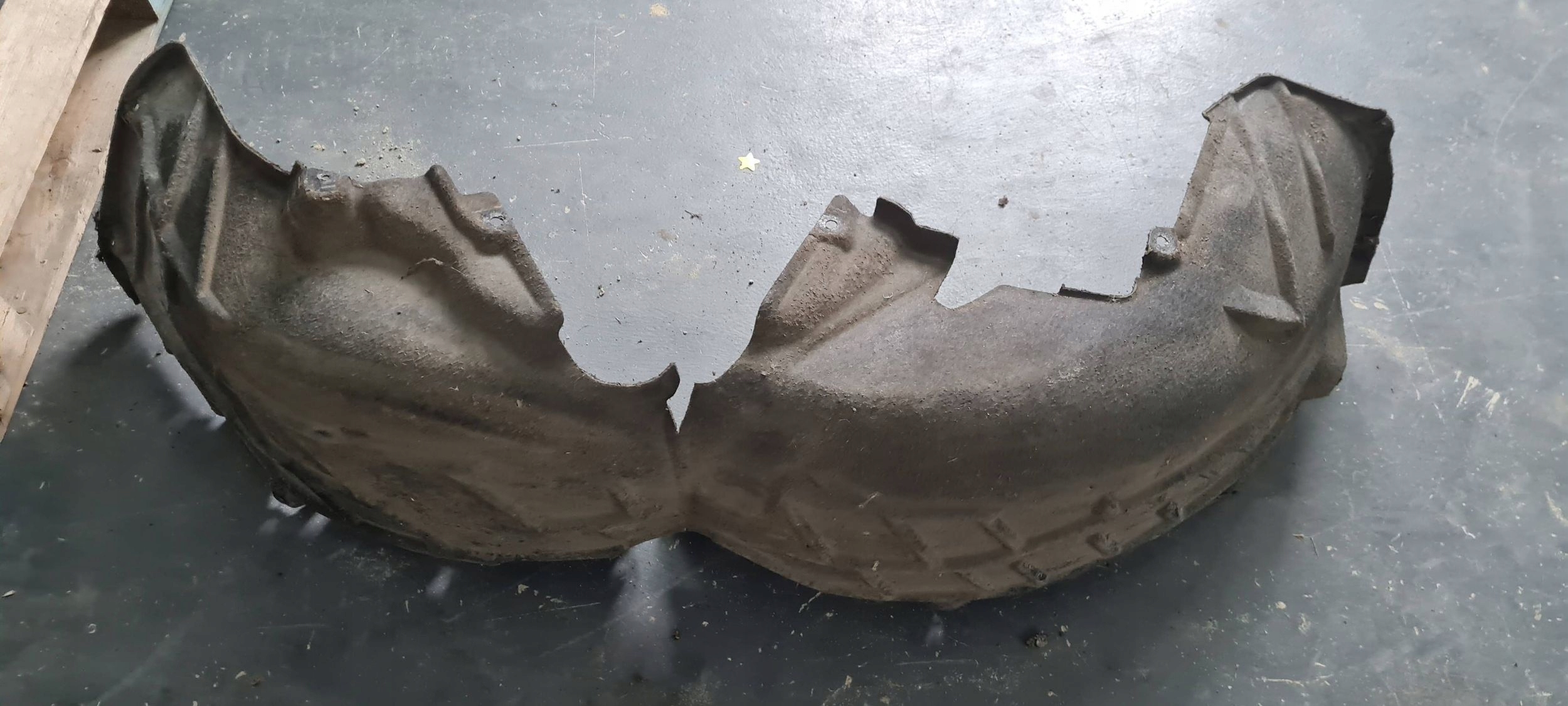 A6 C8 4K mudguard right right rear part rear. MATERIAL ORG 4K0810172E