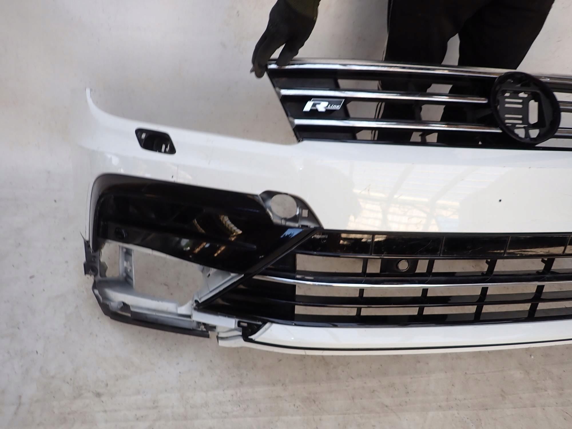 VW TIGUAN II 2 R-LINE 15-20 bumper front front washer PDC