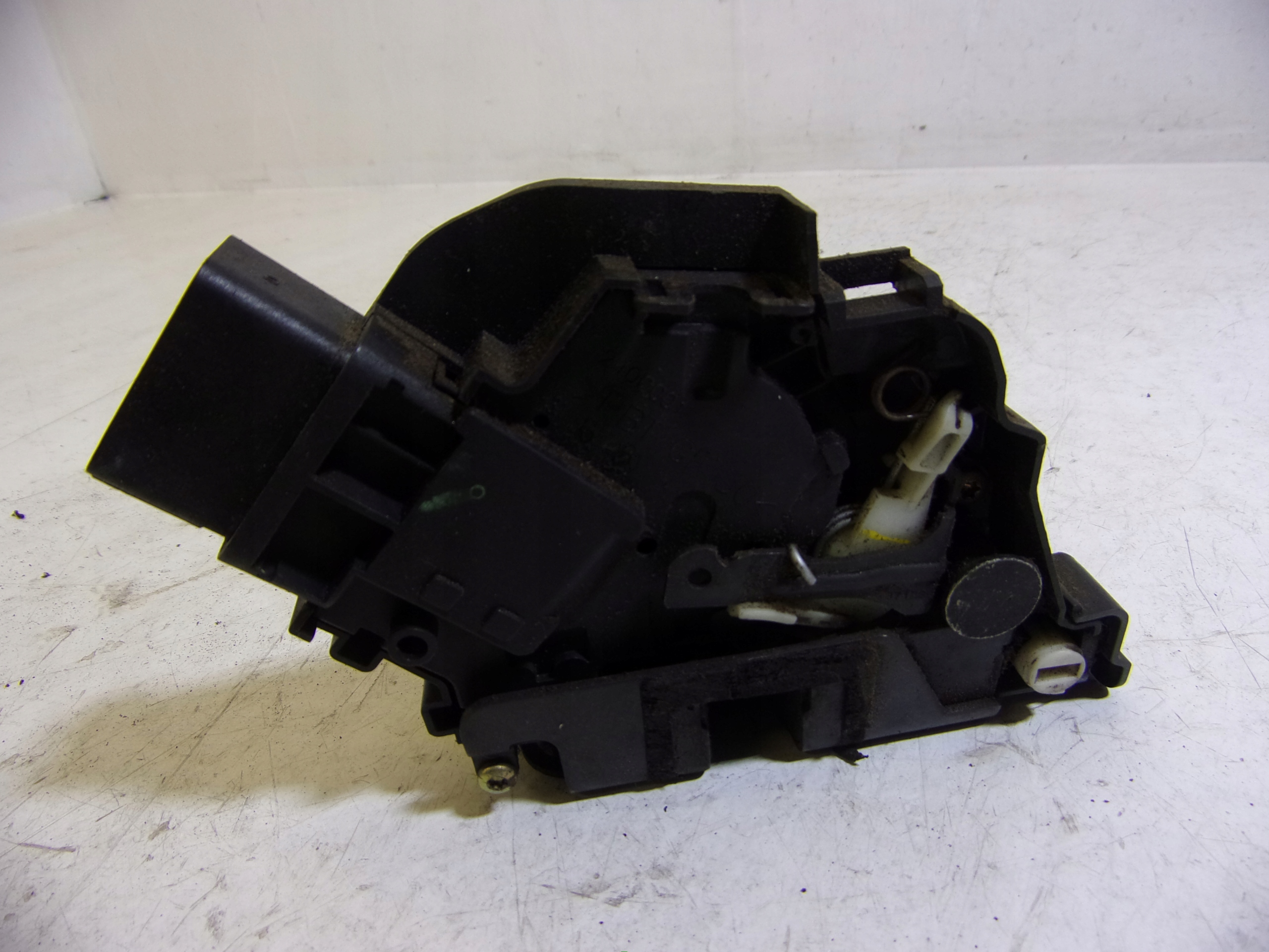 lock door CENTRALNY right rear part rear FORD C-MAX 3M5AR26412BK