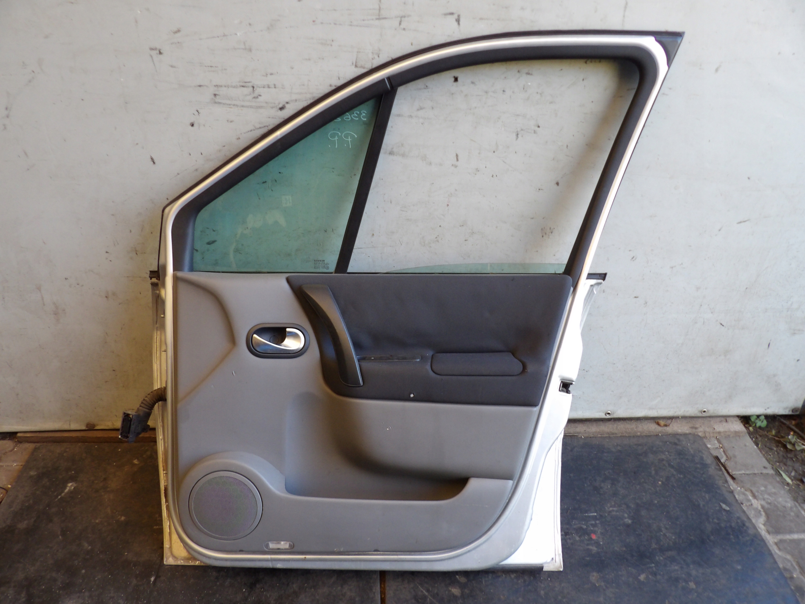 Renault Scenic II door front right lak. TED69 lift