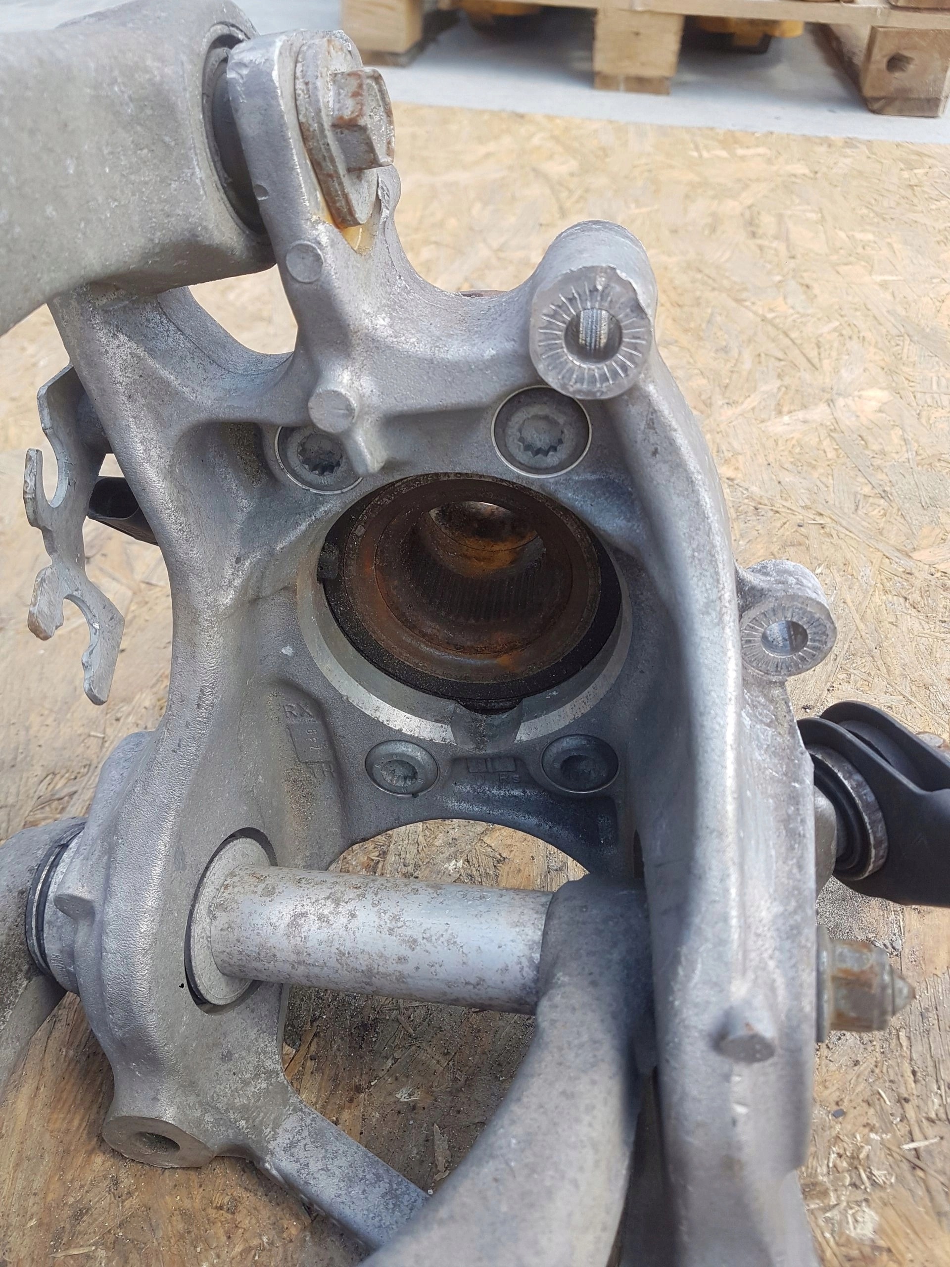 swing left rear part AUDI A4 B8 A5 8K0505311J