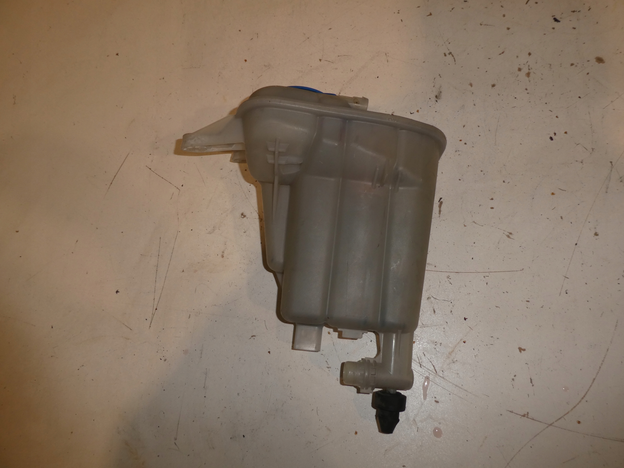 RÉSERVOIR EAU AUDI A4 B8 8K0121403C