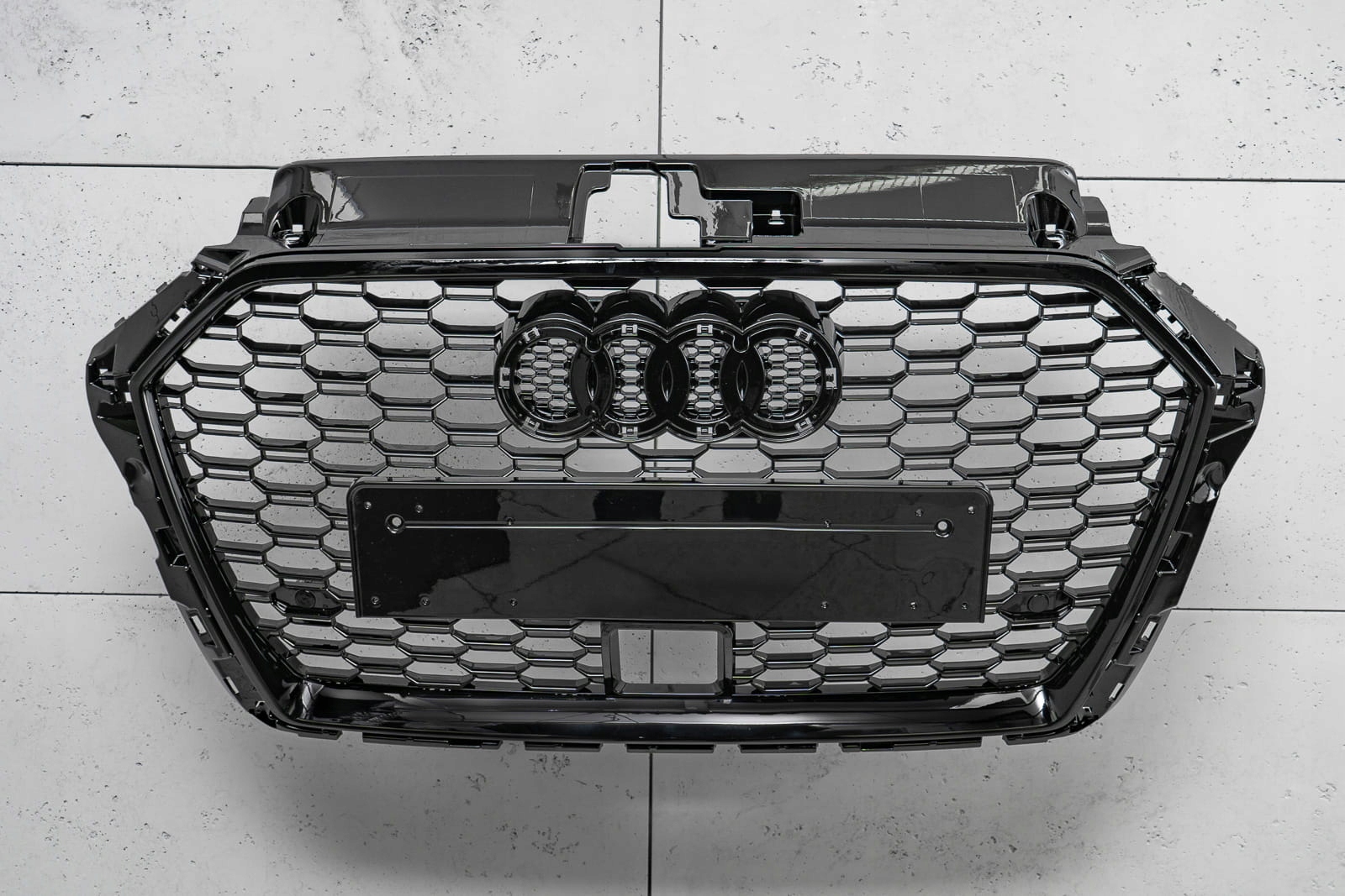 AUDI A3 8V 17-20 HB GRILL STYLIZACJA NA RS3 RADAR Producent części Inny