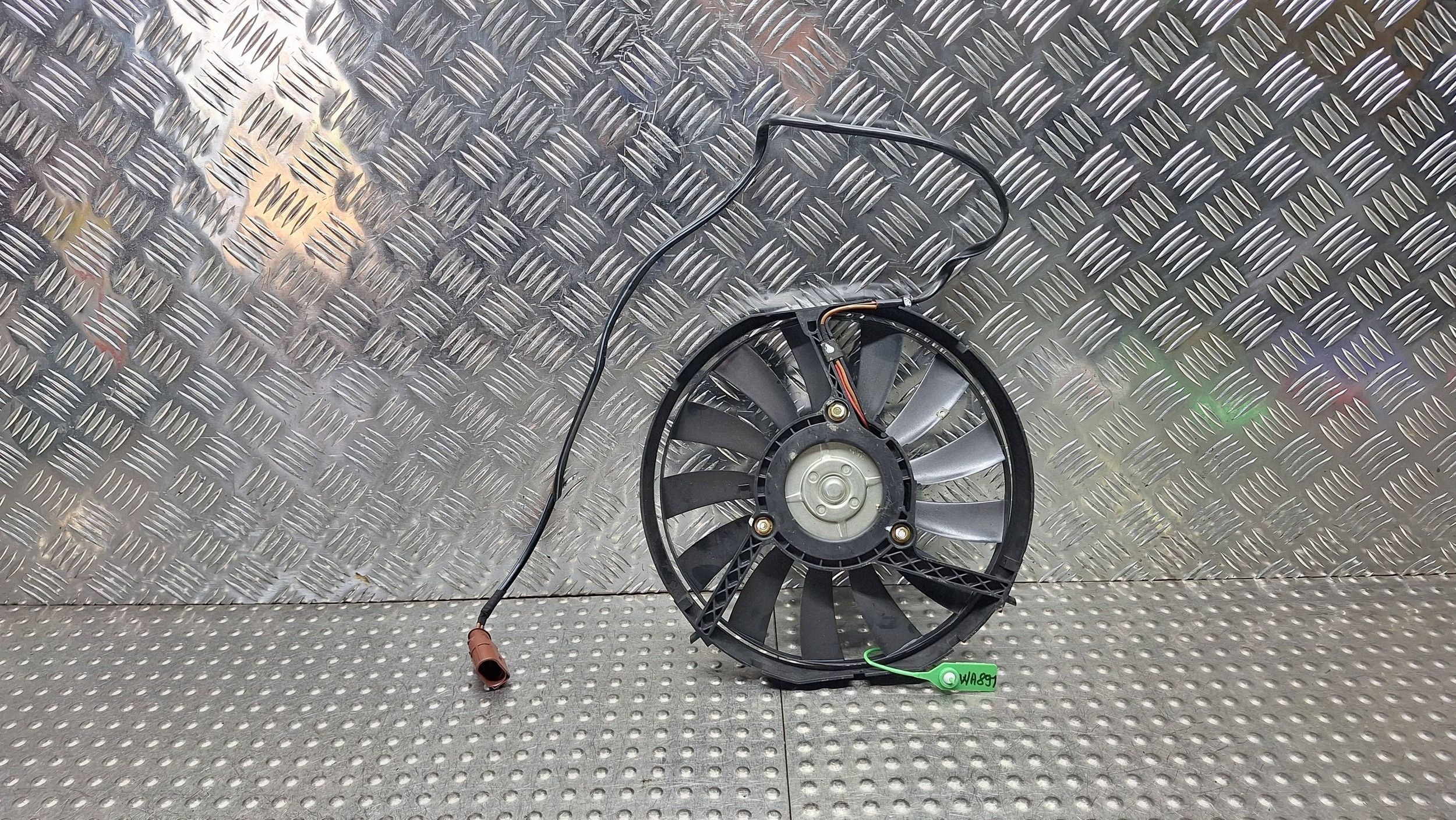 ventilátor chladiče OE 8D0959457A AUDI A4 B5 A6 C4 C5 2.4 2.7 2.8 4.2