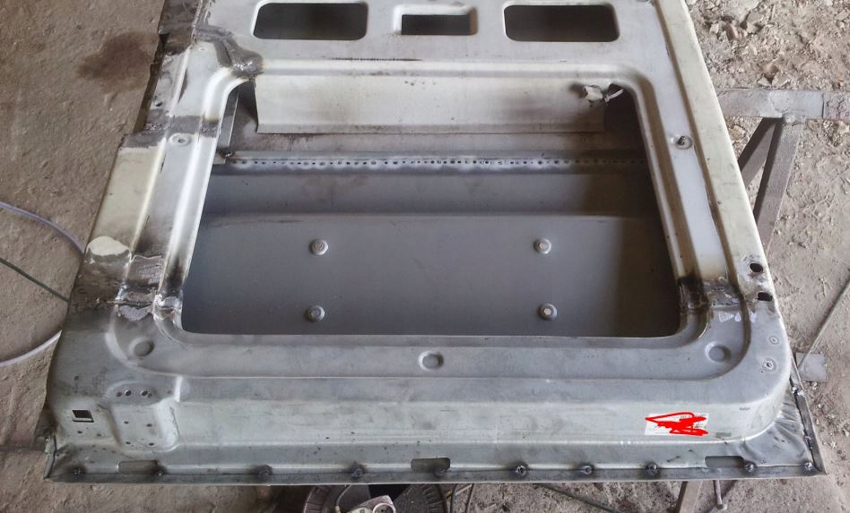 KORYTKO RYNIENKA DRZWI TYL LE SPRINTER VW LT 95 06 Car type Passenger cars Cargo vans Trucks RVs Buses Undefined