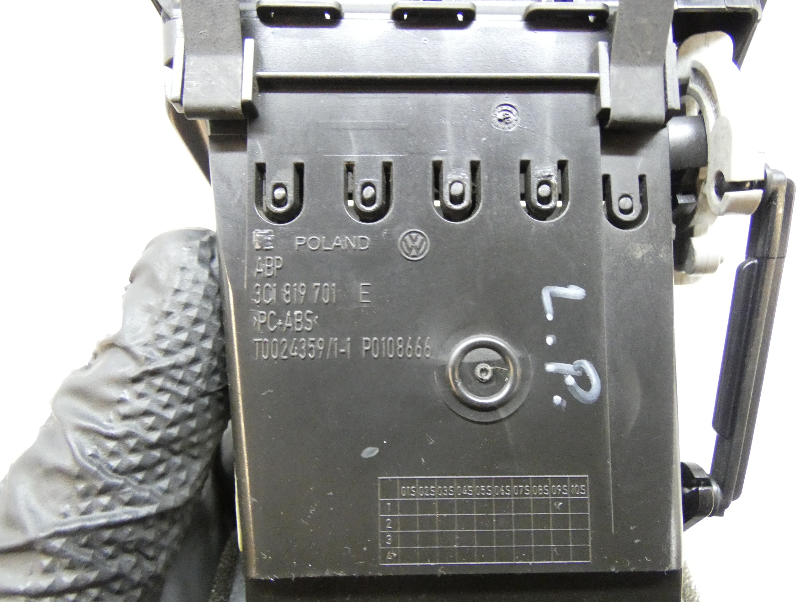 grid air conditioning devices left VW PASSAT B6 05-10 3C1819701E