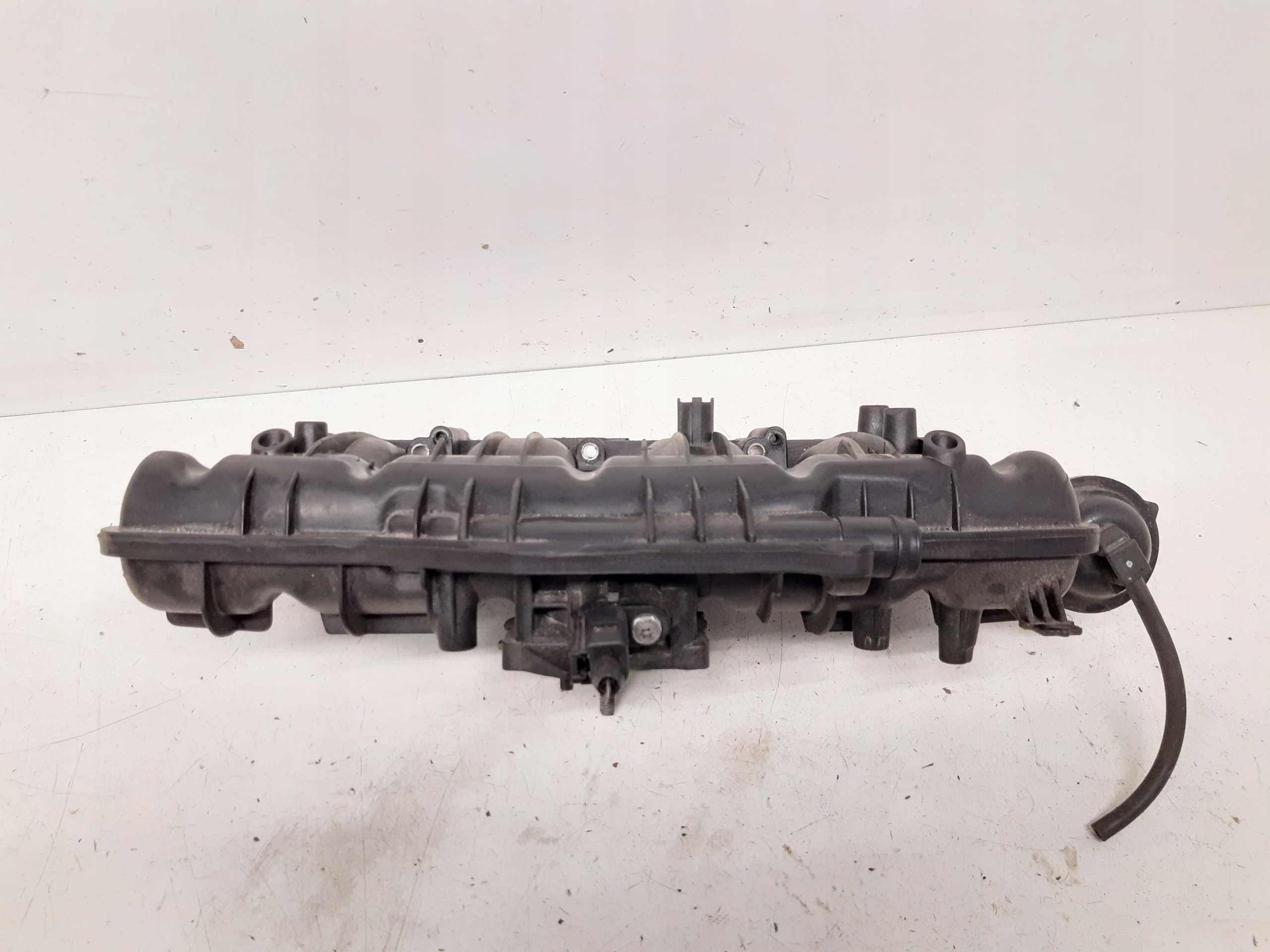 intake manifold 06H198211A Audi A4 B8