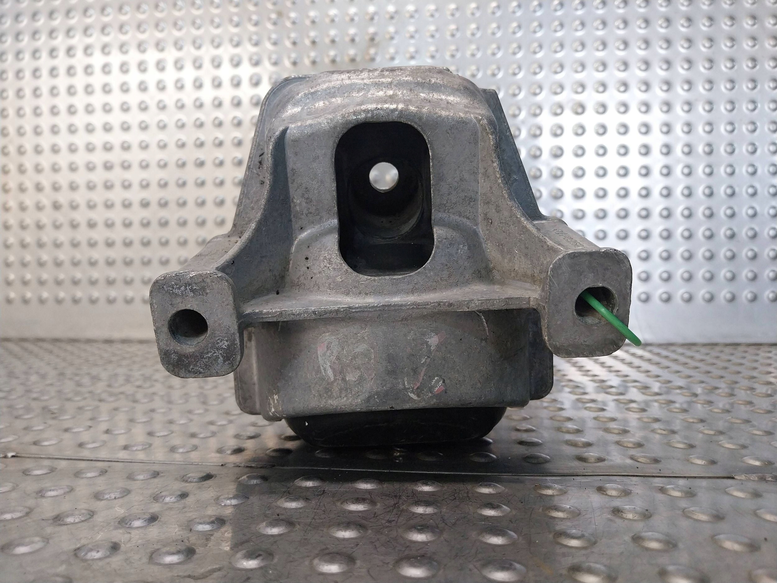 holder engine mount right 8R0199381AJ AUDI A4 B8 A5 8T Q5 8R 2.0 TDI
