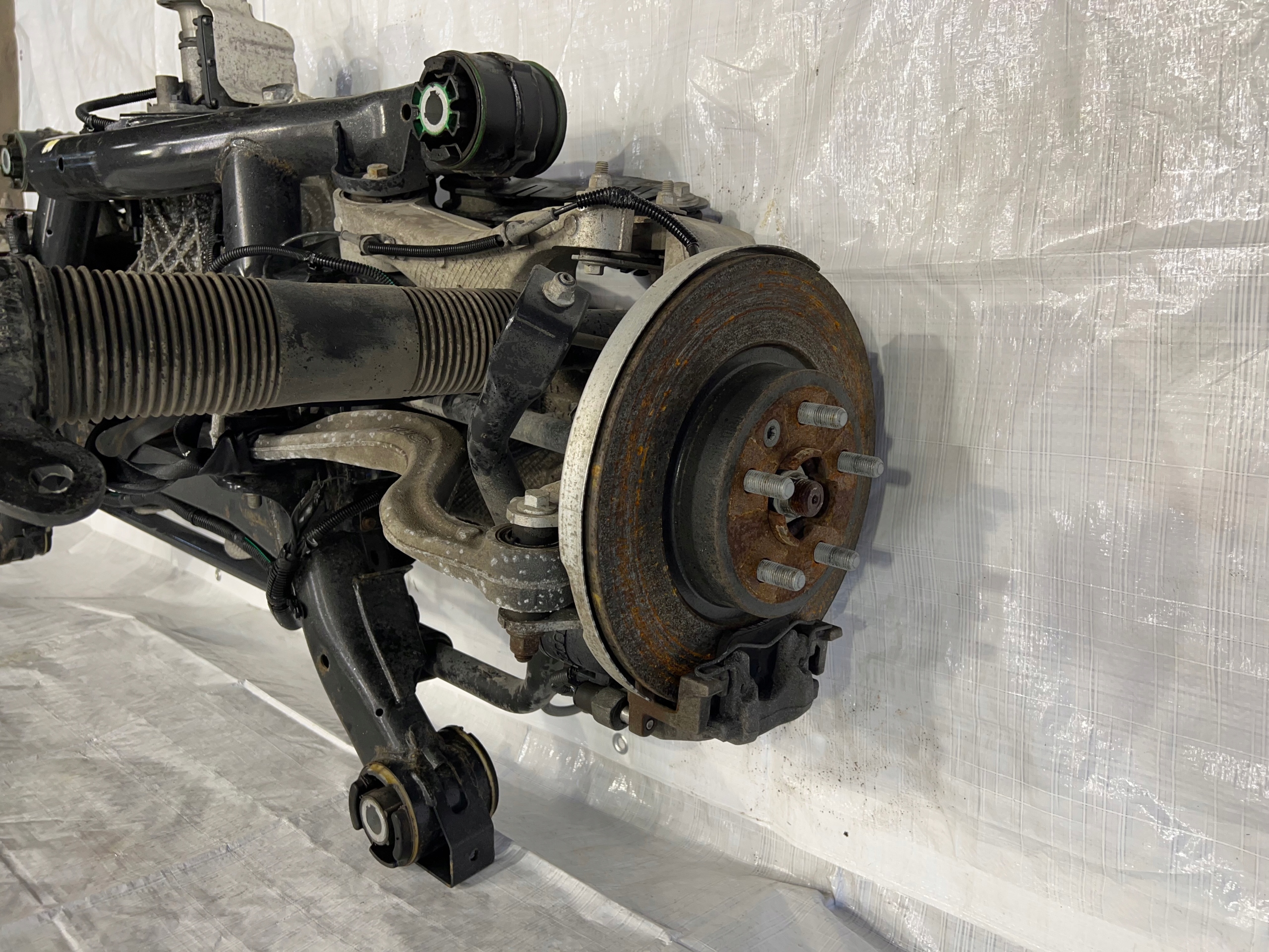 JAGUAR E-PACE BELKA ZAWIESZENIE OŚ TYŁ TYLNA KPL Typ samochodu 4x4/SUV Samochody osobowe