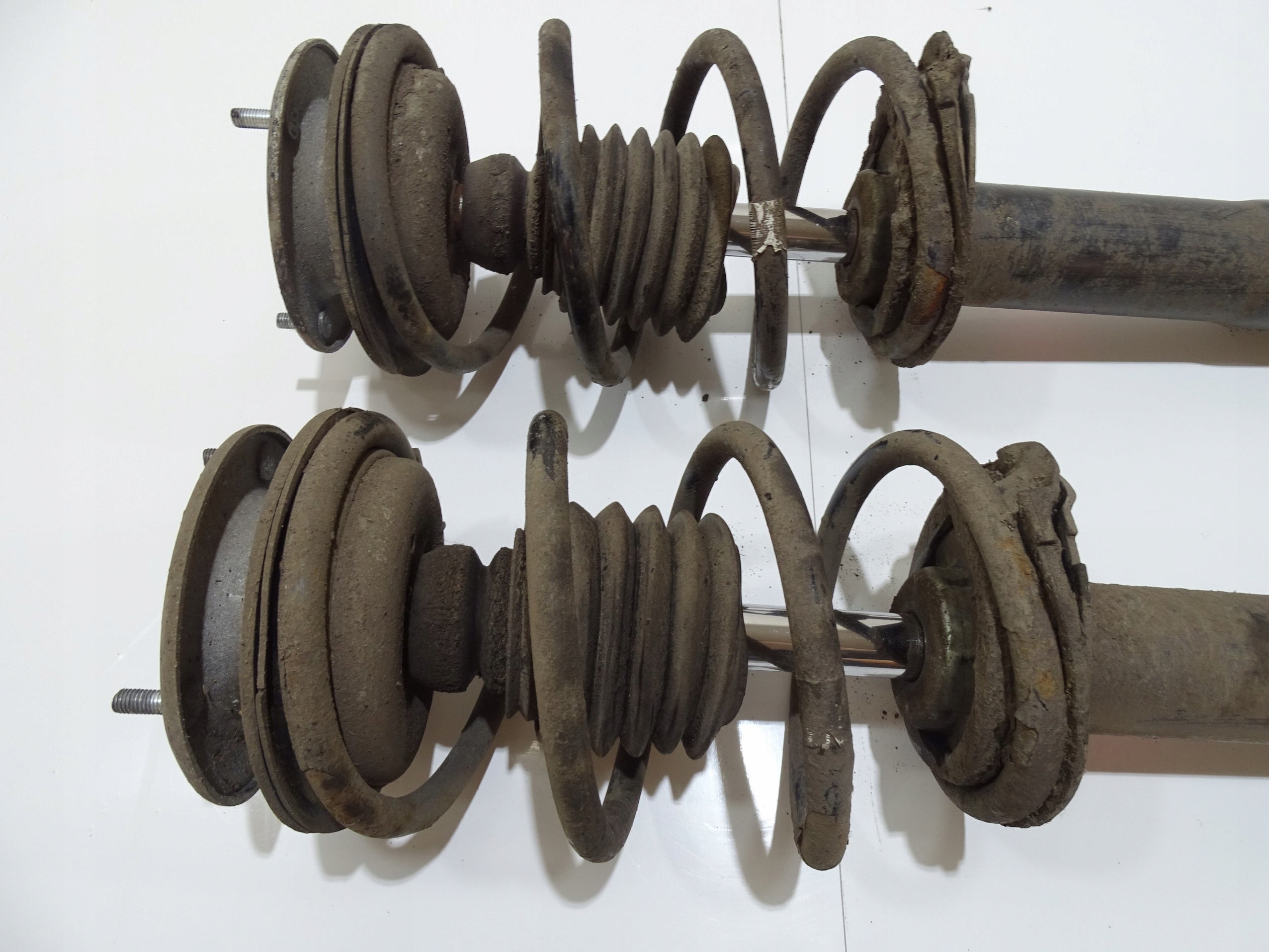 shock absorbers KYB front BMW E60 E61 306D5 (4642712) KOMPLET