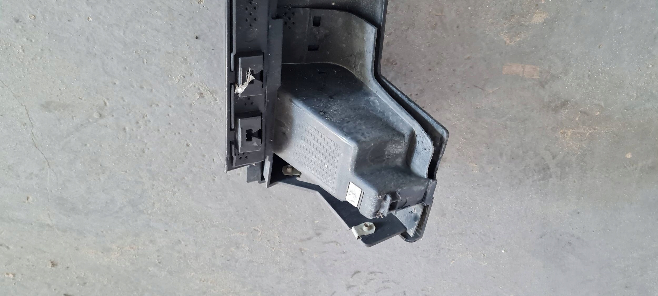 Jeep Grand Cherokee WL 2022 moulding cap threshold left KROTKI 6PZ87TRMAC