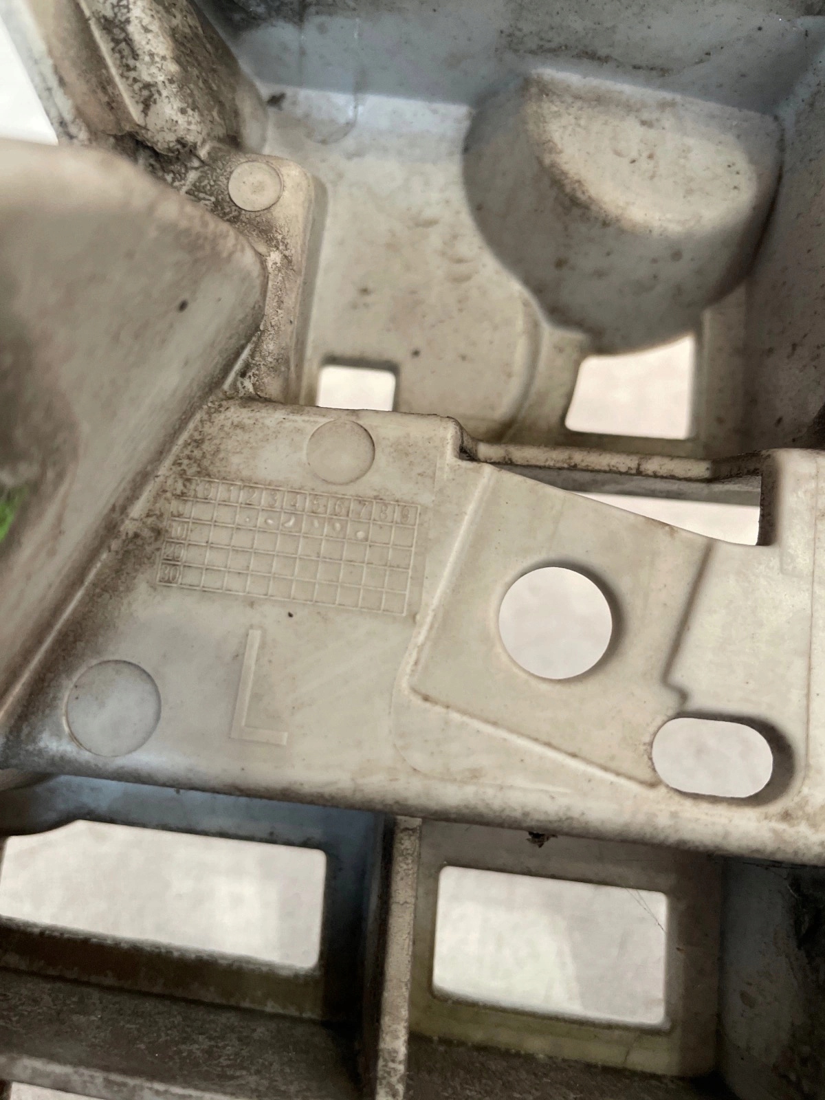 bumper bracket front left Skoda Octavia III