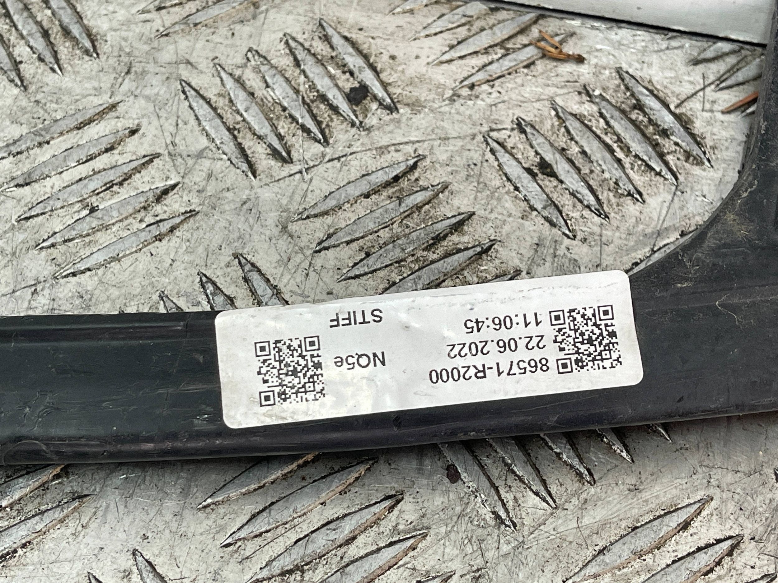 bumper support front lower KIA SPORTAGE 5 V 21- 86571-R2000