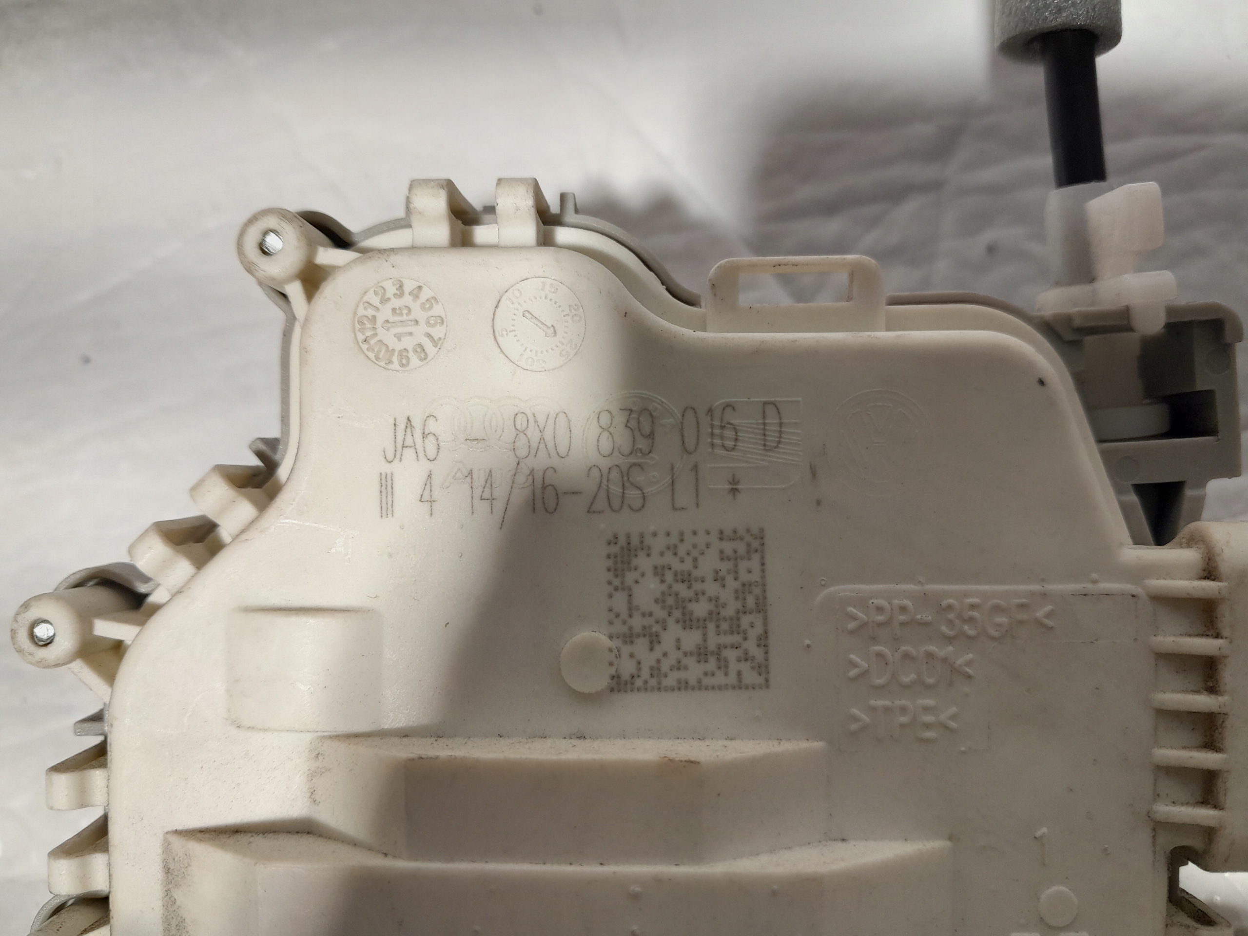 AUDI A4 B9 handle lock door left rear part 8X0839016D 8W0837206